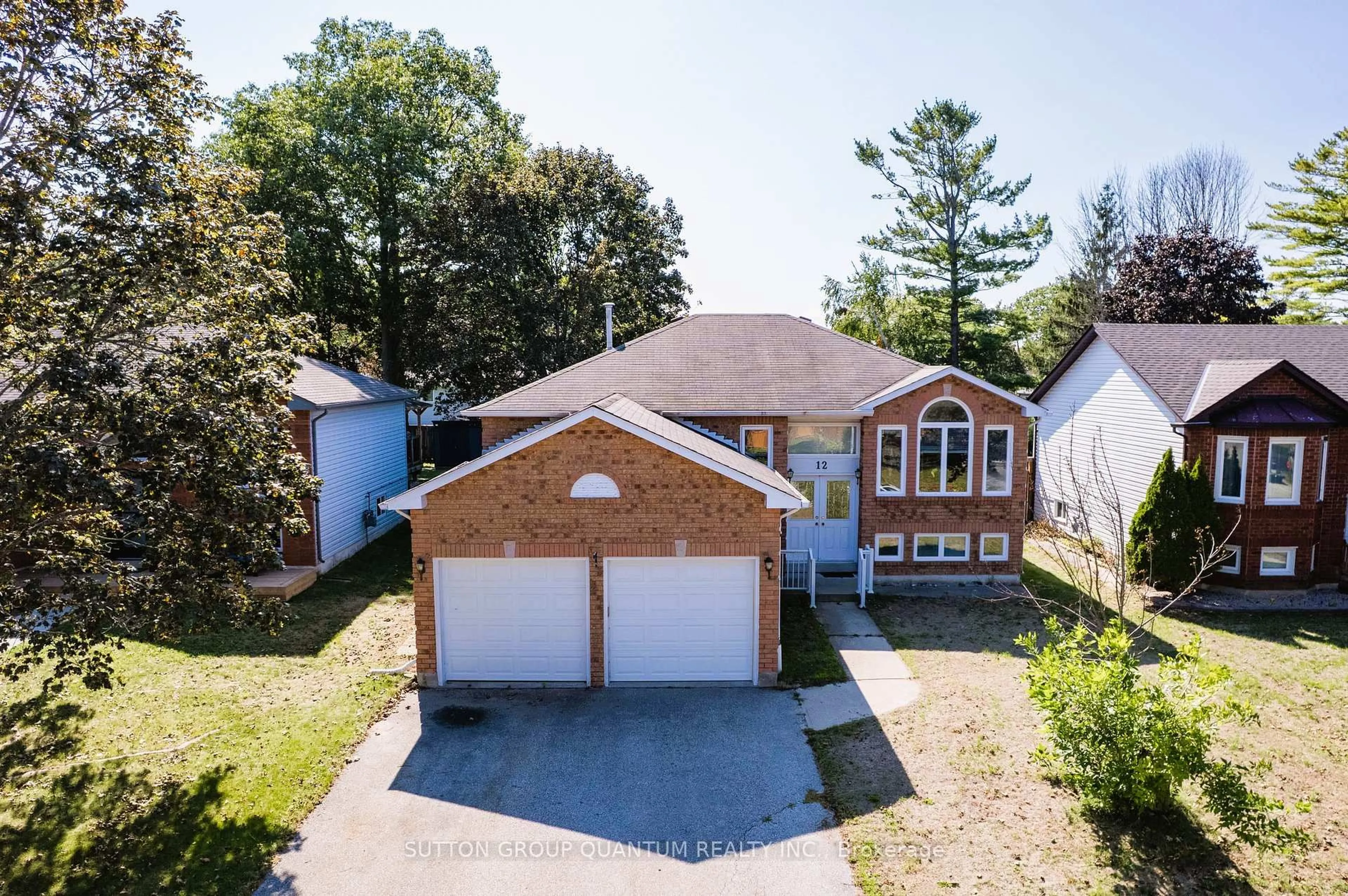 A pic from outside/outdoor area/front of a property/back of a property/a pic from drone, street for 12 LANGEVIN Dr, Wasaga Beach Ontario L9Z 1C6