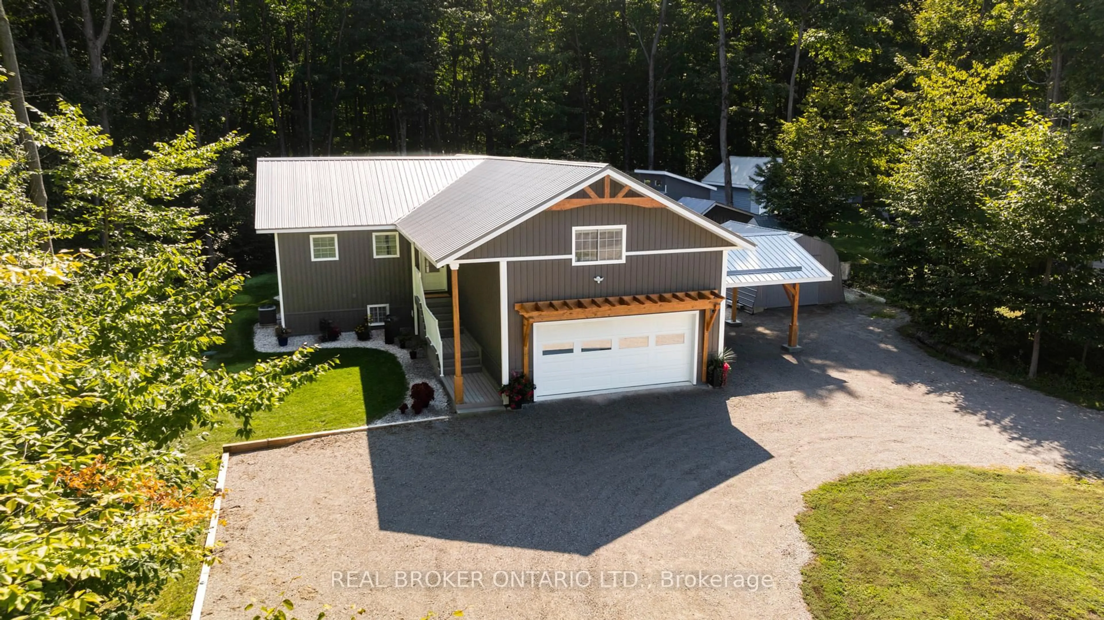 A pic from outside/outdoor area/front of a property/back of a property/a pic from drone, unknown for 122 Timcourt Dr, Tiny Ontario L9M 0B9