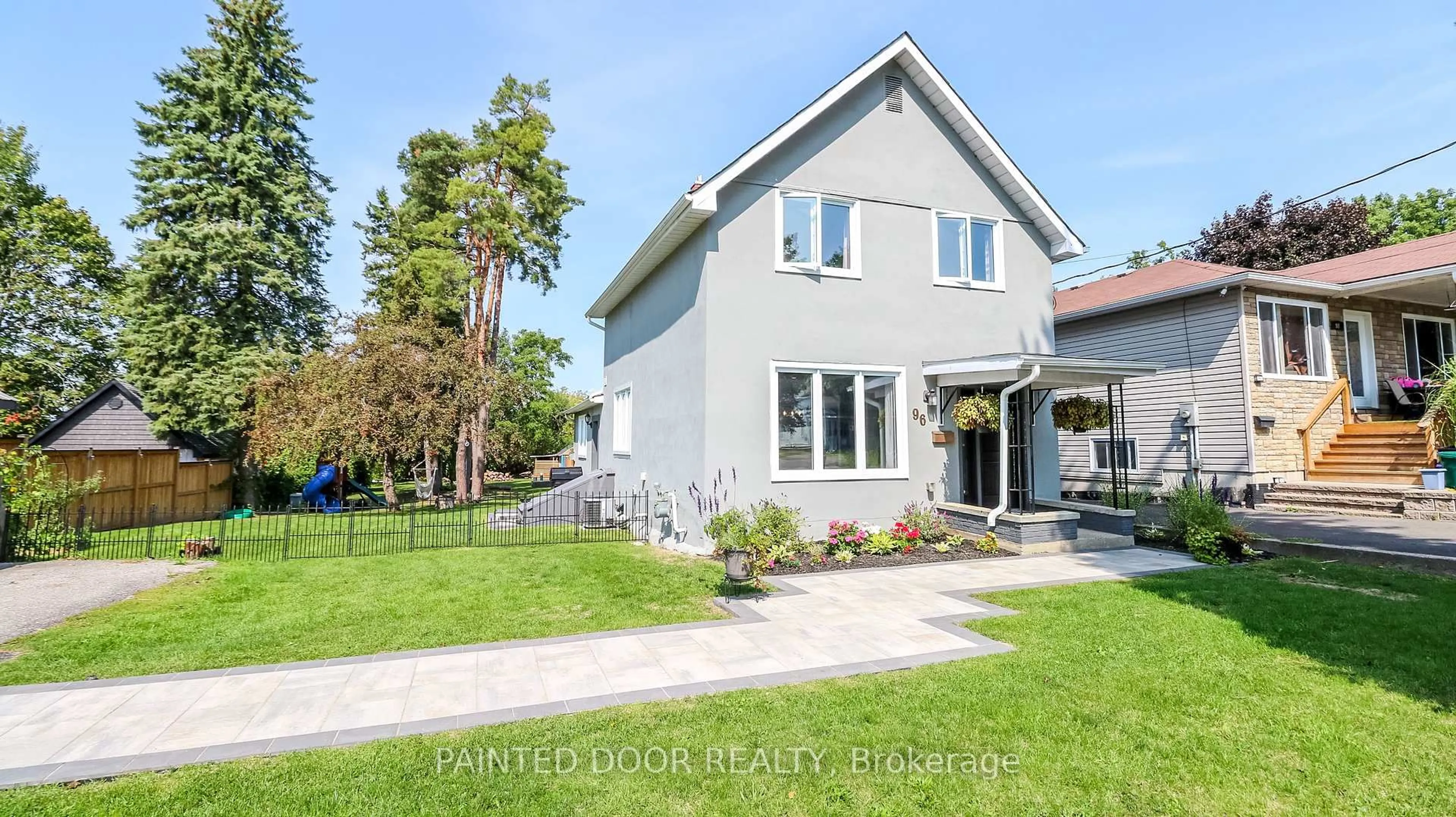 Home with vinyl exterior material, street for 96 Bond St, Orillia Ontario L3V 1J8