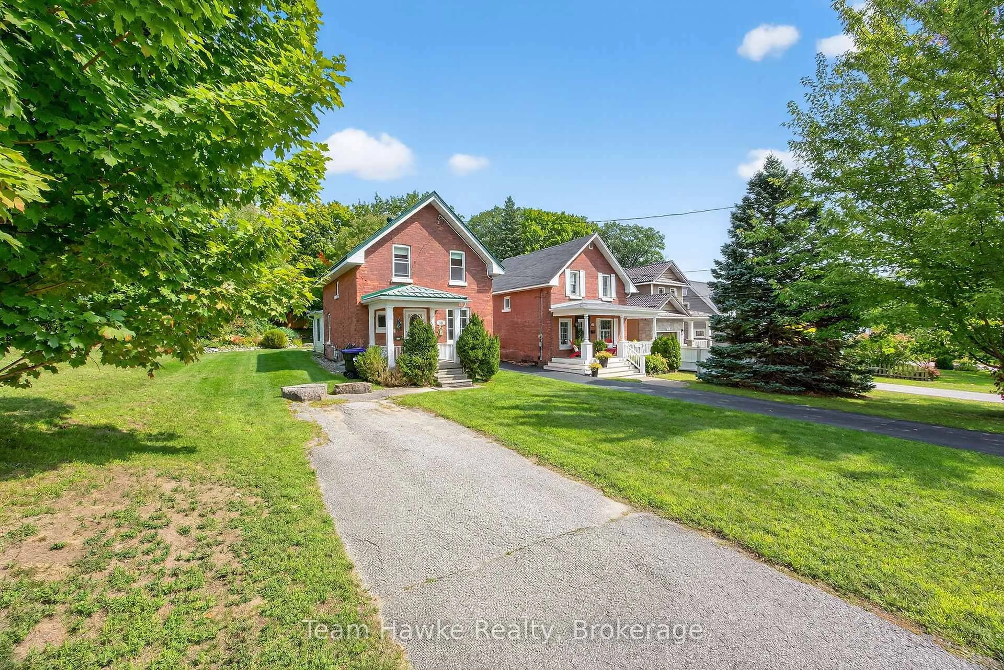 A pic from outside/outdoor area/front of a property/back of a property/a pic from drone, street for 343 Fifth St, Midland Ontario L4R 3W7