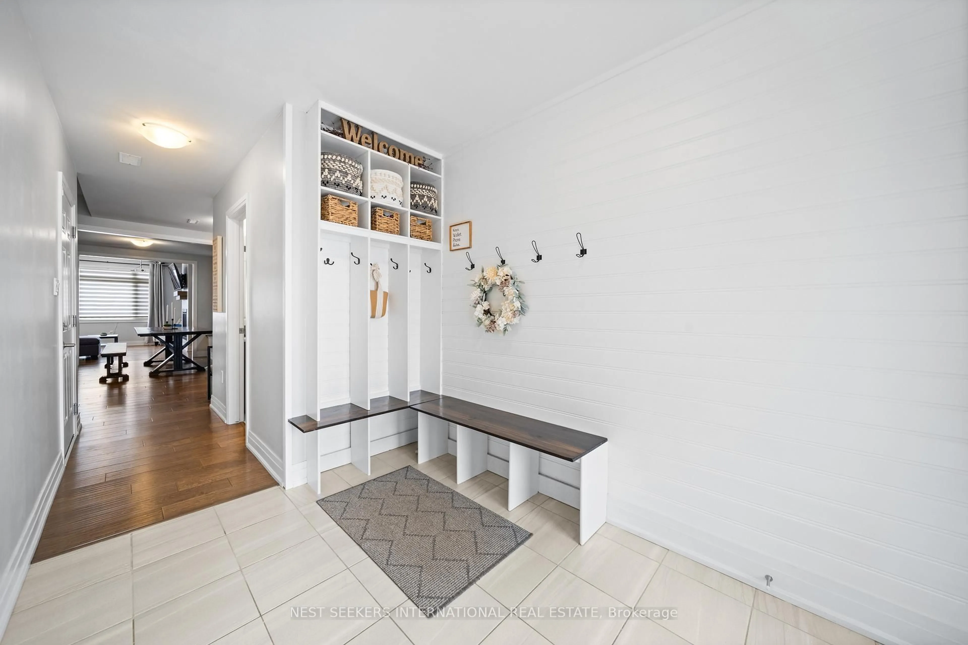 Indoor entryway for 183 Franklin Tr, Barrie Ontario L9J 0J1