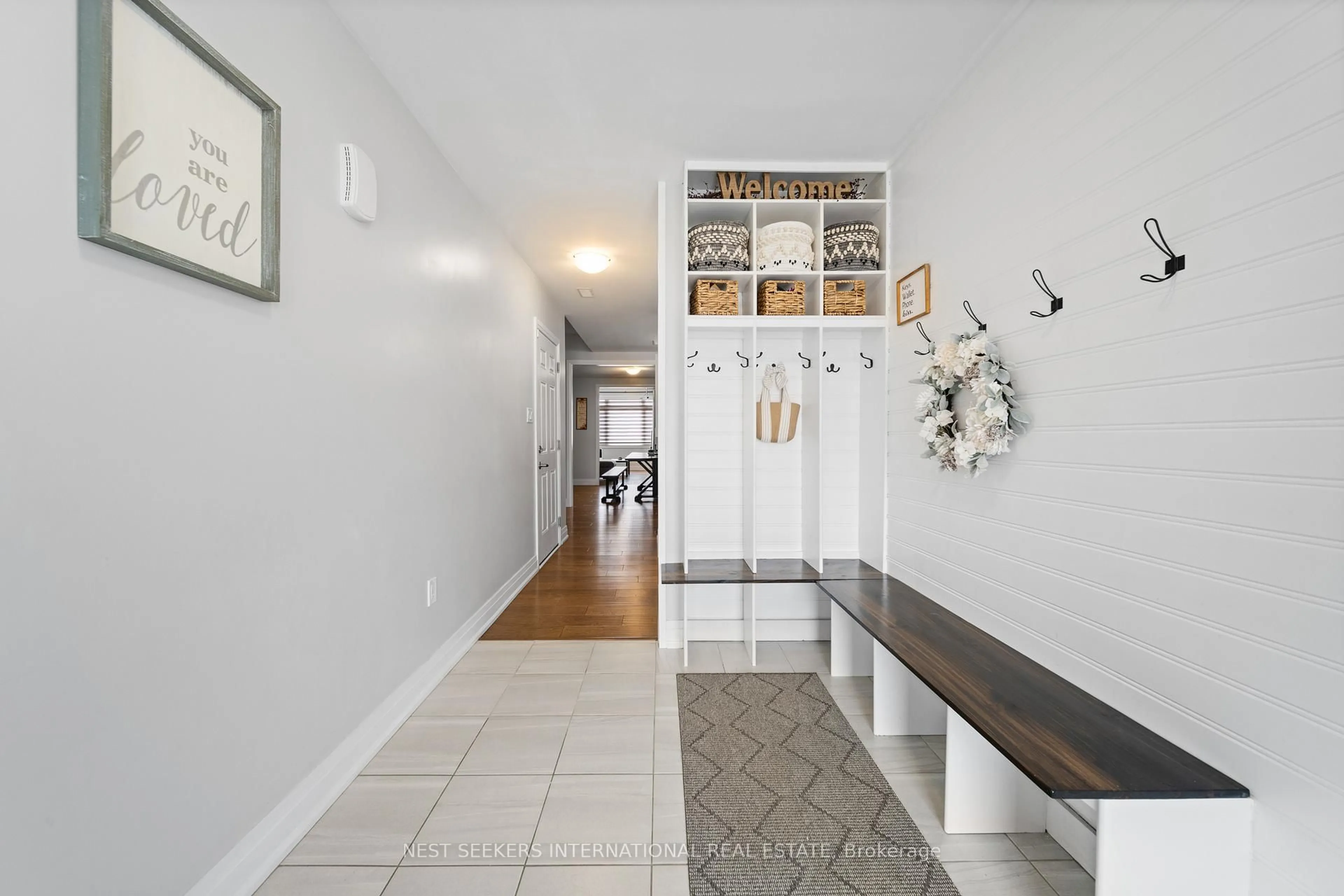 Indoor entryway for 183 Franklin Tr, Barrie Ontario L9J 0J1