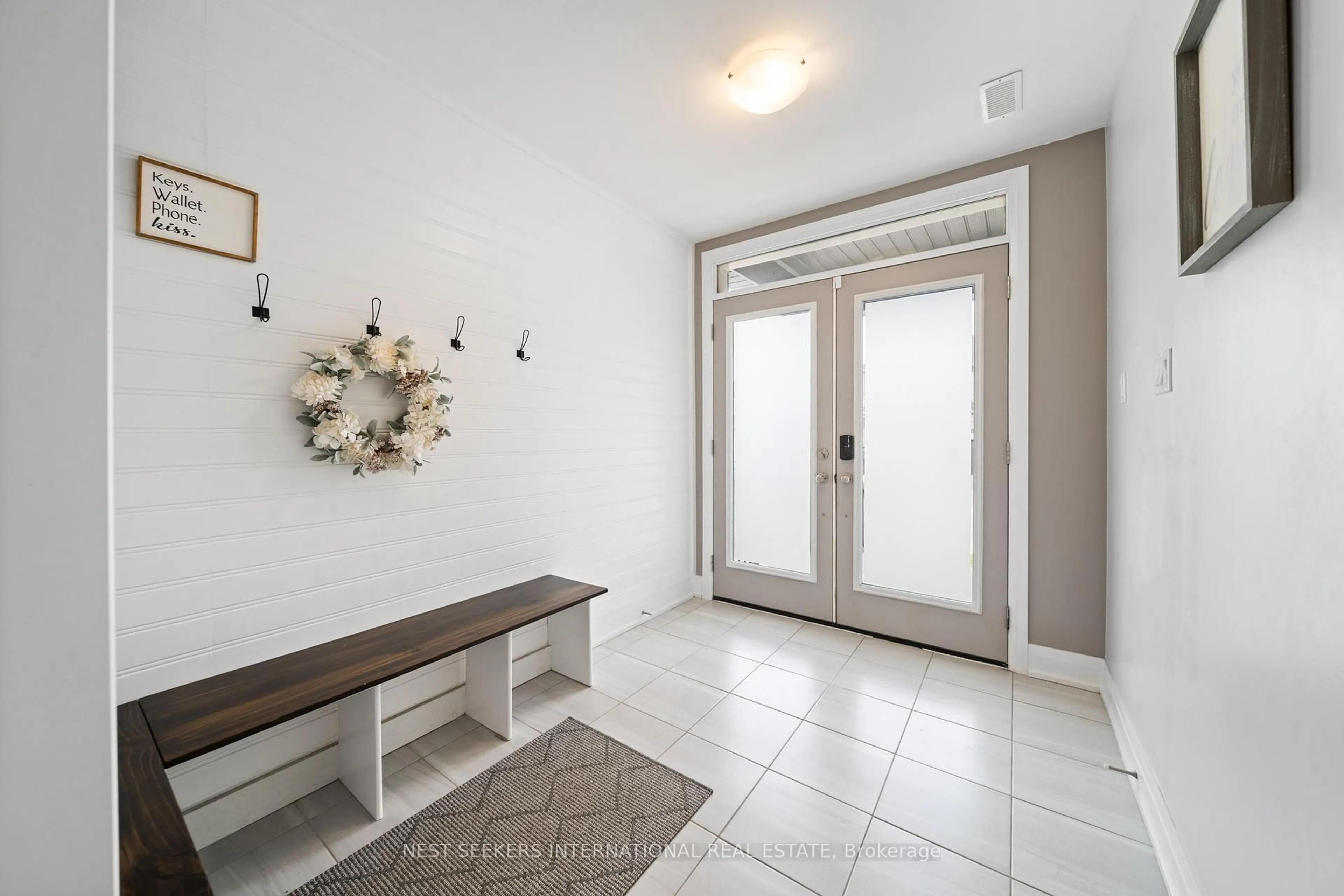 Indoor entryway for 183 Franklin Tr, Barrie Ontario L9J 0J1