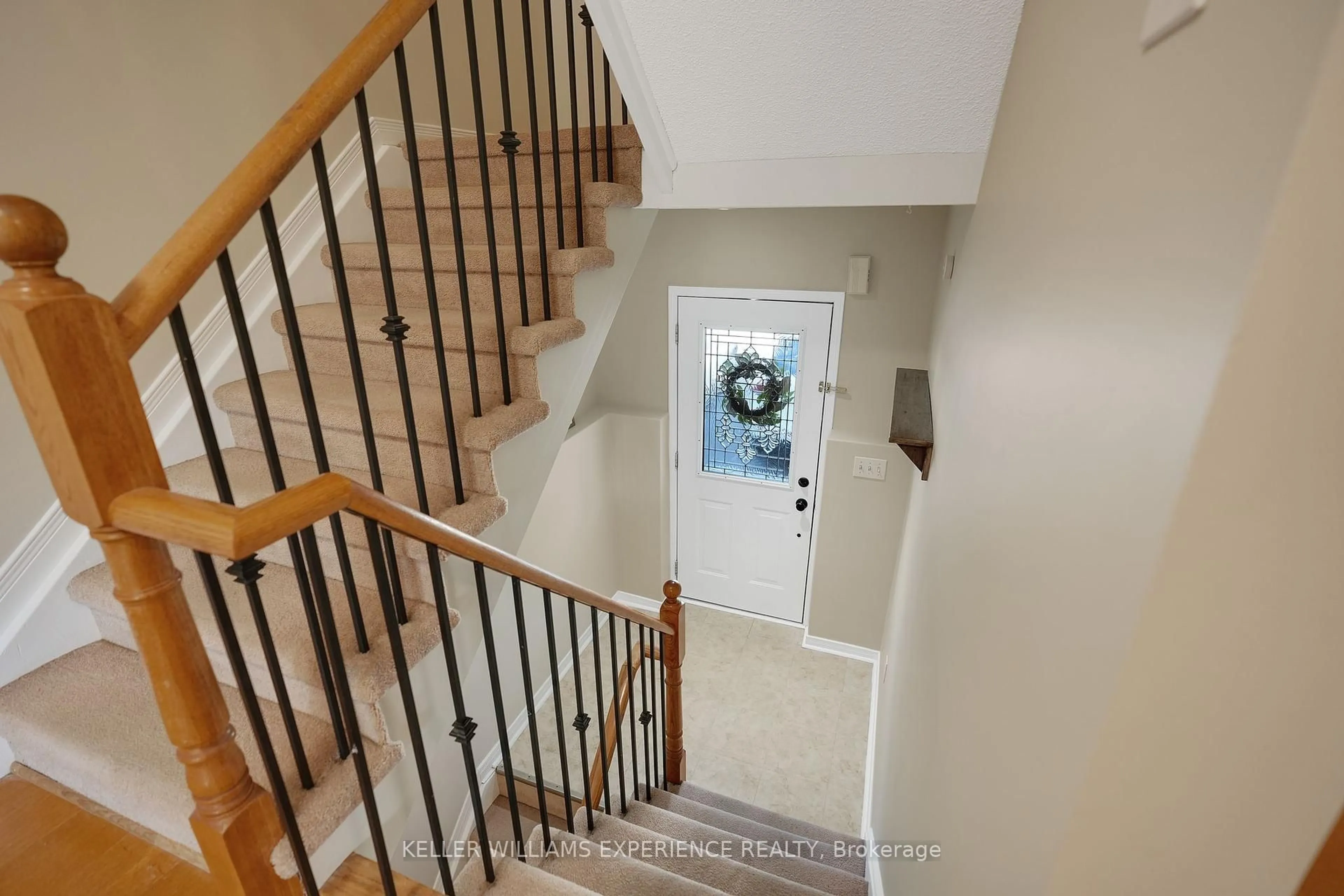 Stairs for 440 Yonge St #A4, Barrie Ontario L4N 4E2