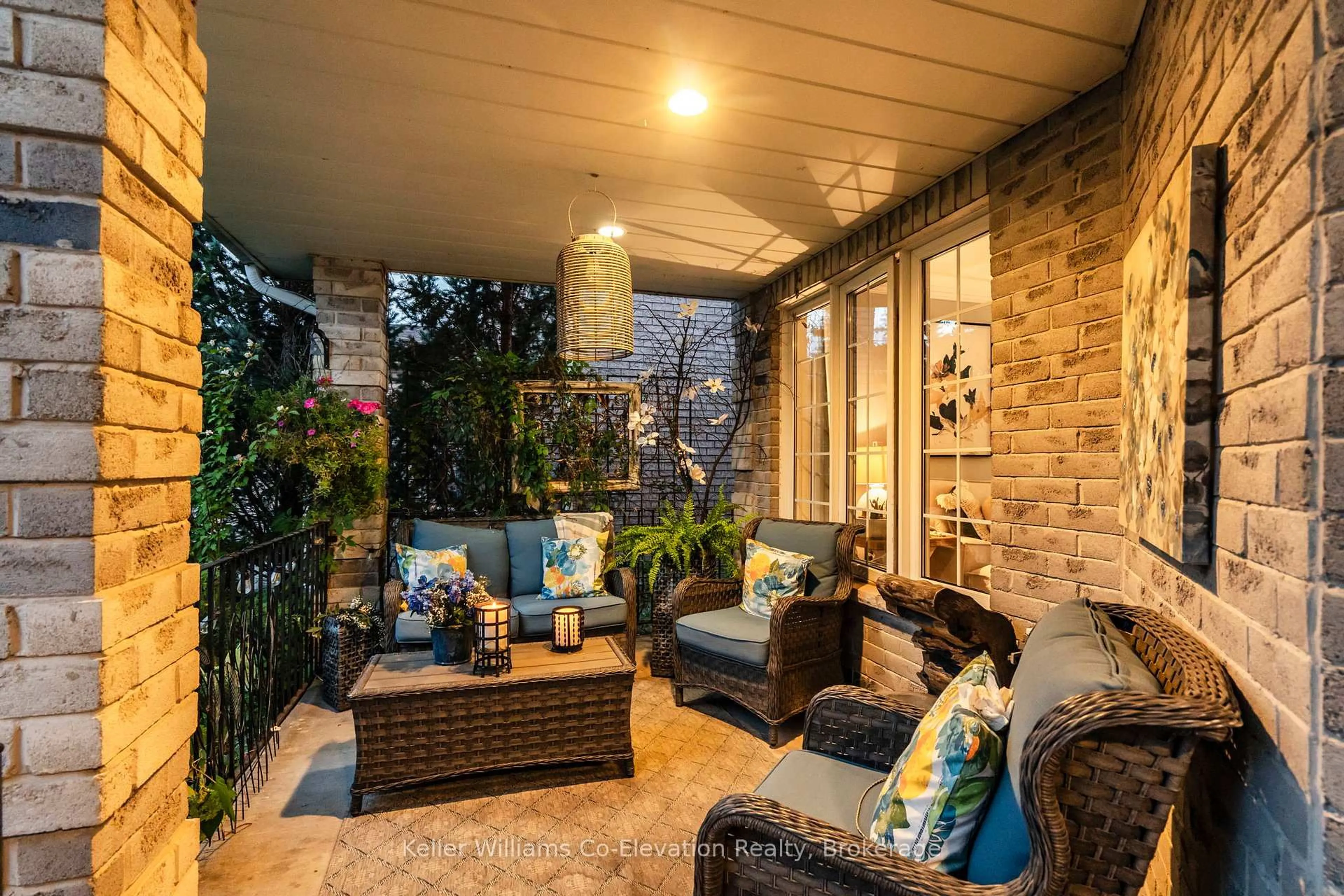 Patio, street for 136 Birchwood Dr, Barrie Ontario L4M 6Y1
