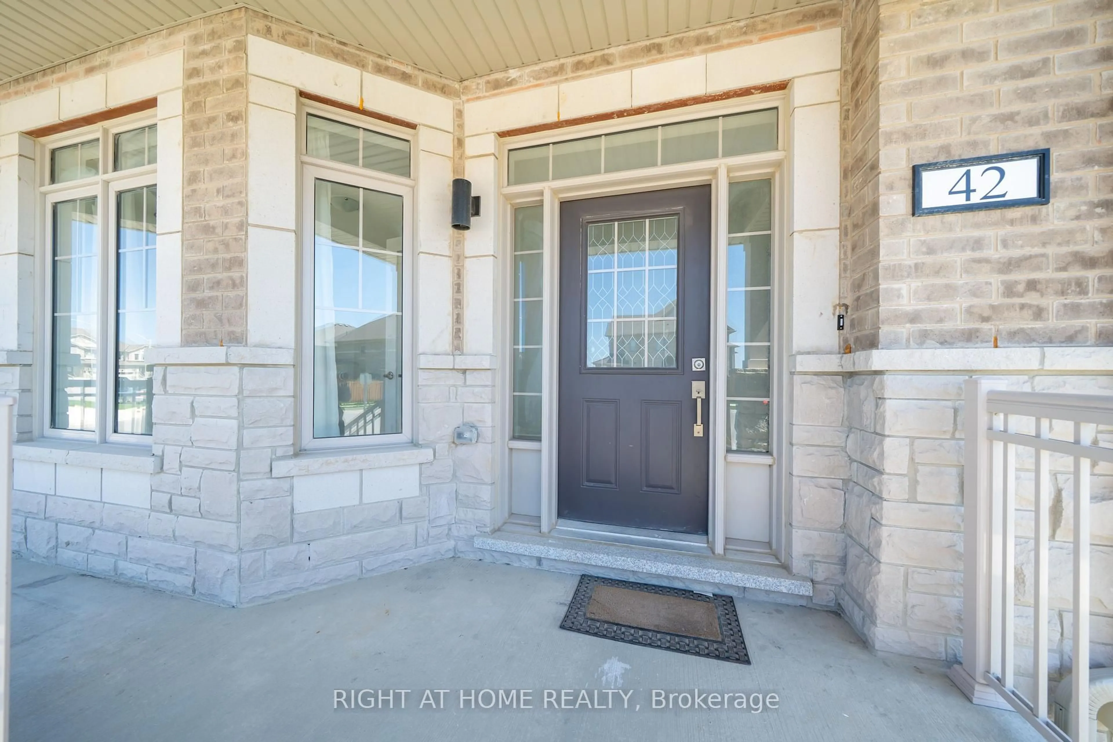 Indoor entryway for 42 CopperHill HTS Dr, Barrie Ontario L9J 0C3