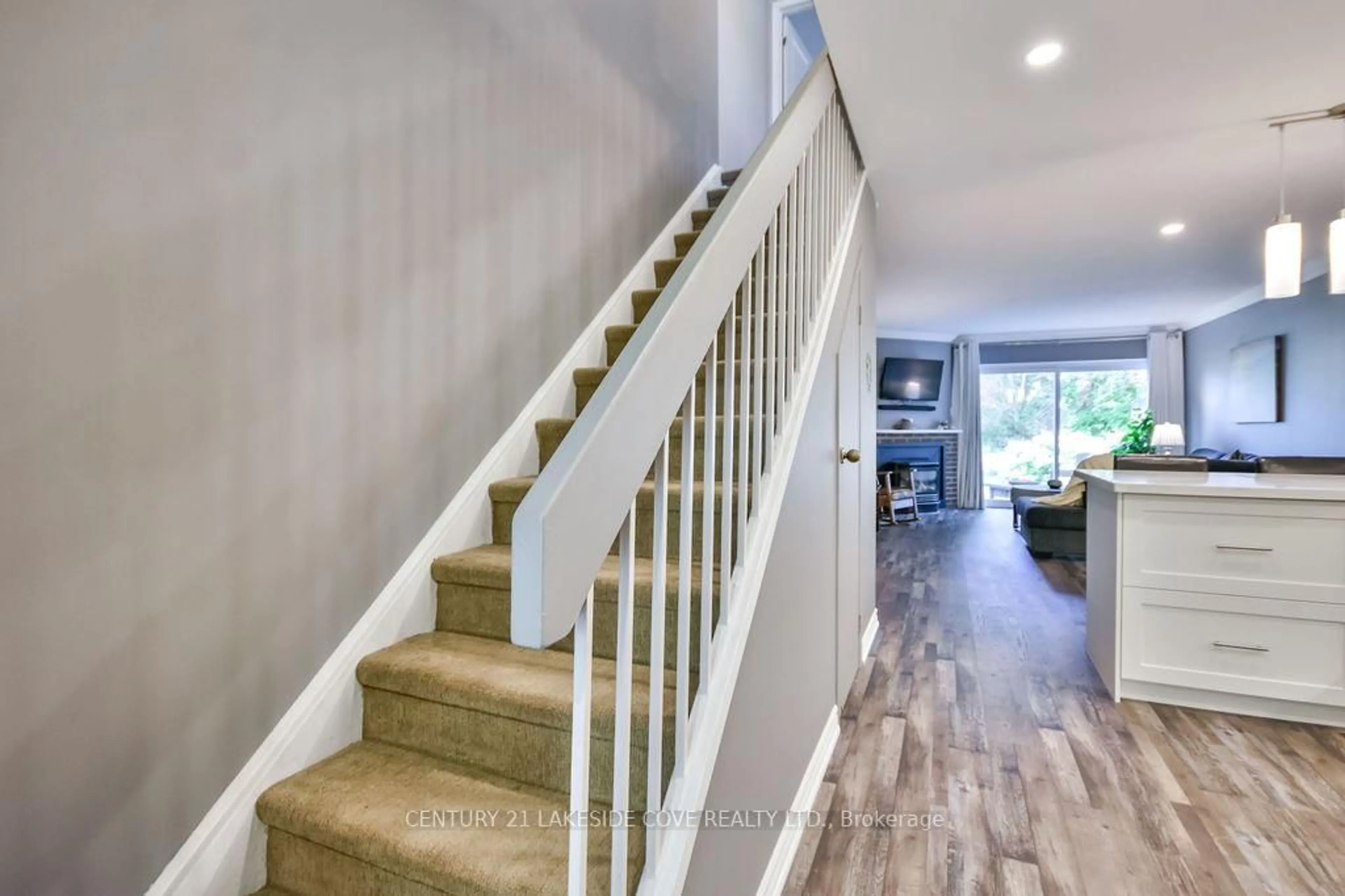Stairs for 70 Laguna Pkwy #Unit #7, Ramara Ontario L0K 1B0