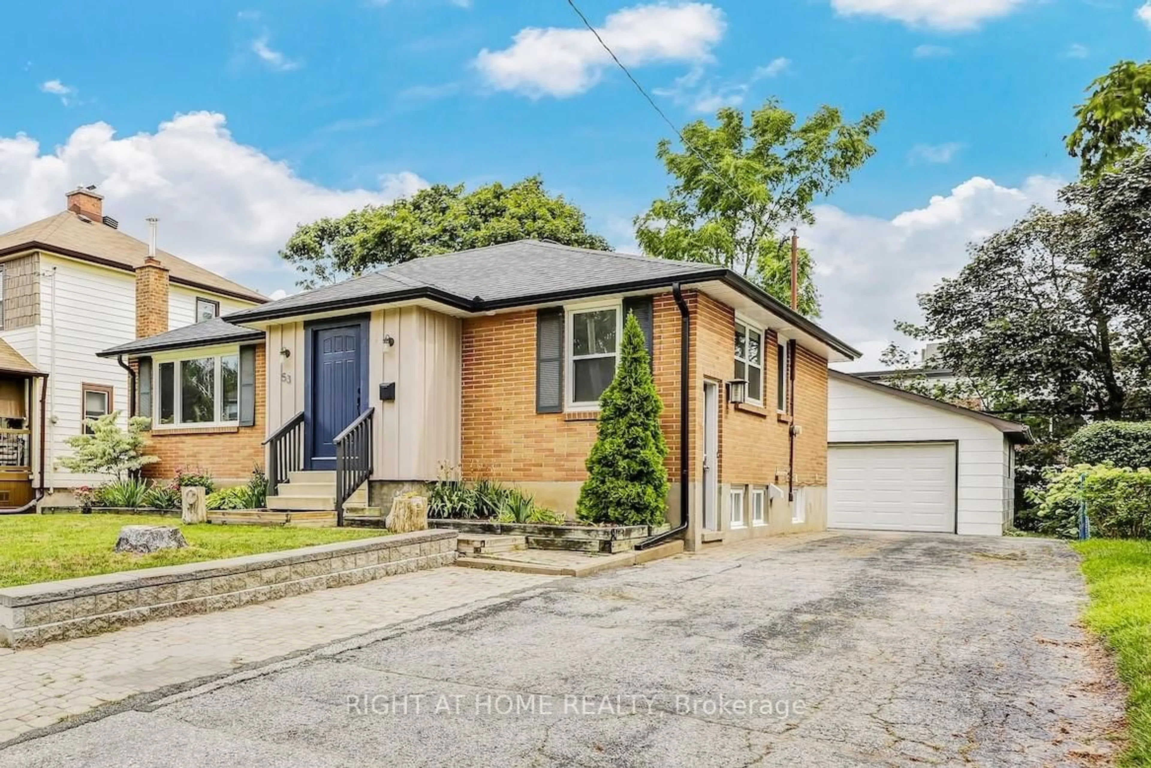 Home with brick exterior material, street for 53 Newton St, Barrie Ontario L4M 3N4