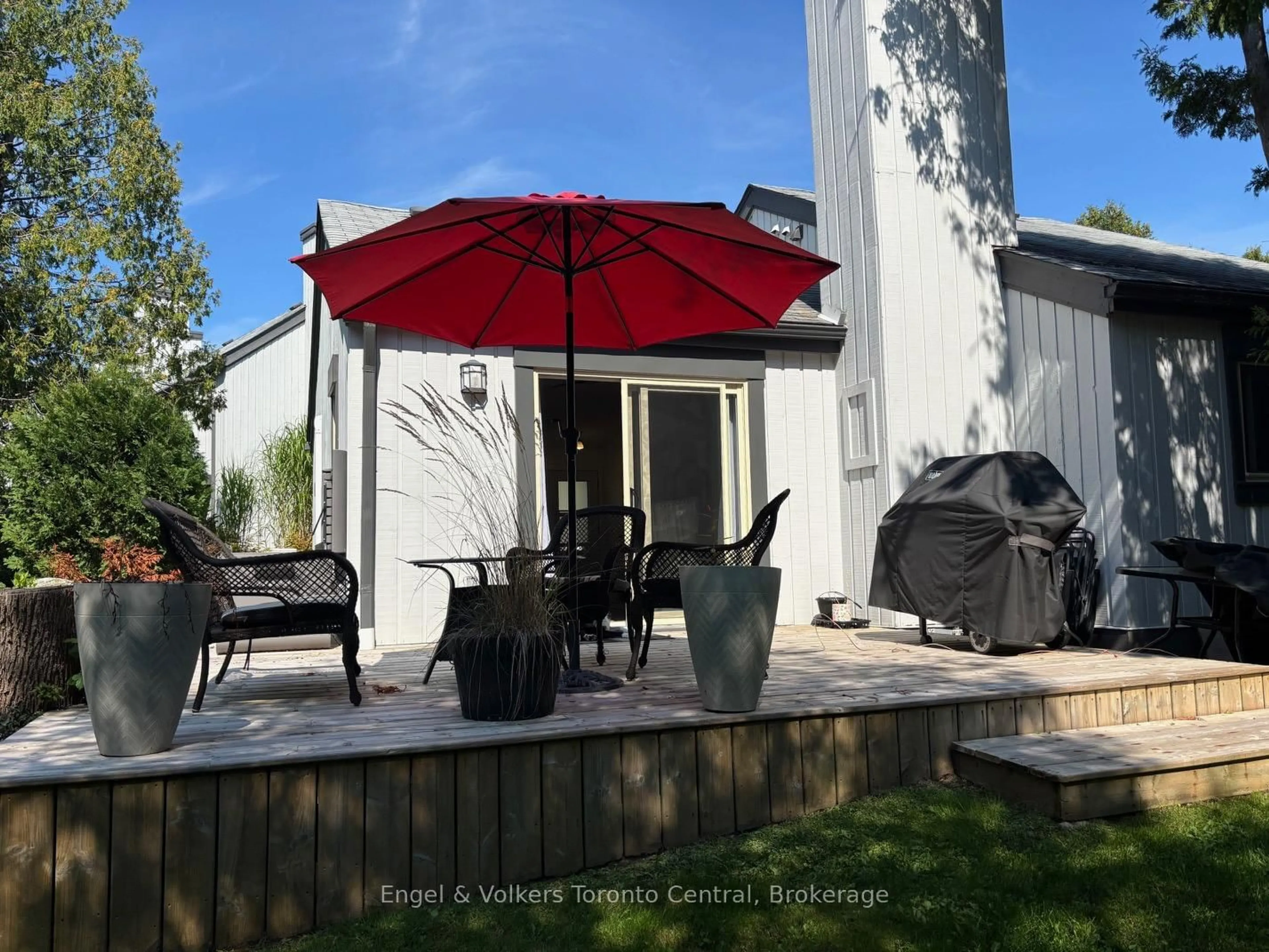 Patio, street for 429 Oxbow Cres #17, Collingwood Ontario L9Y 5B4