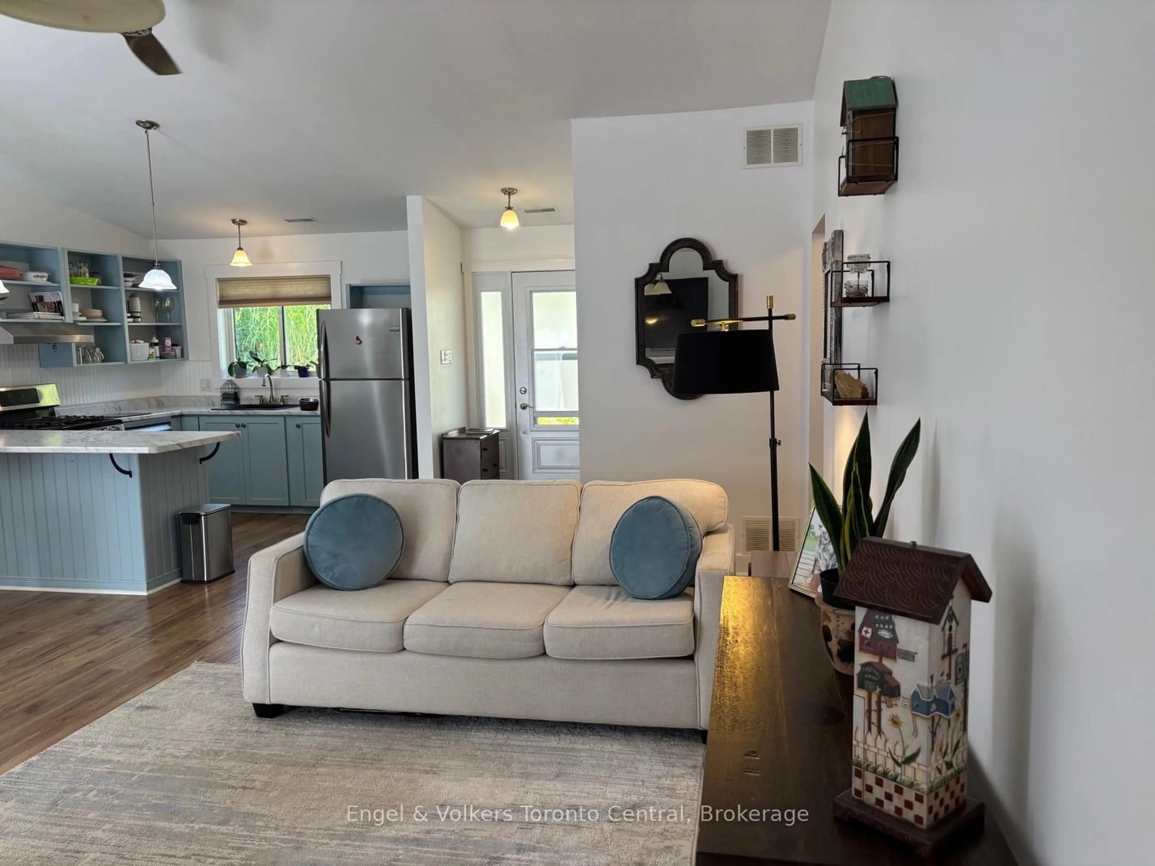 Living room with furniture, unknown for 429 Oxbow Cres #17, Collingwood Ontario L9Y 5B4