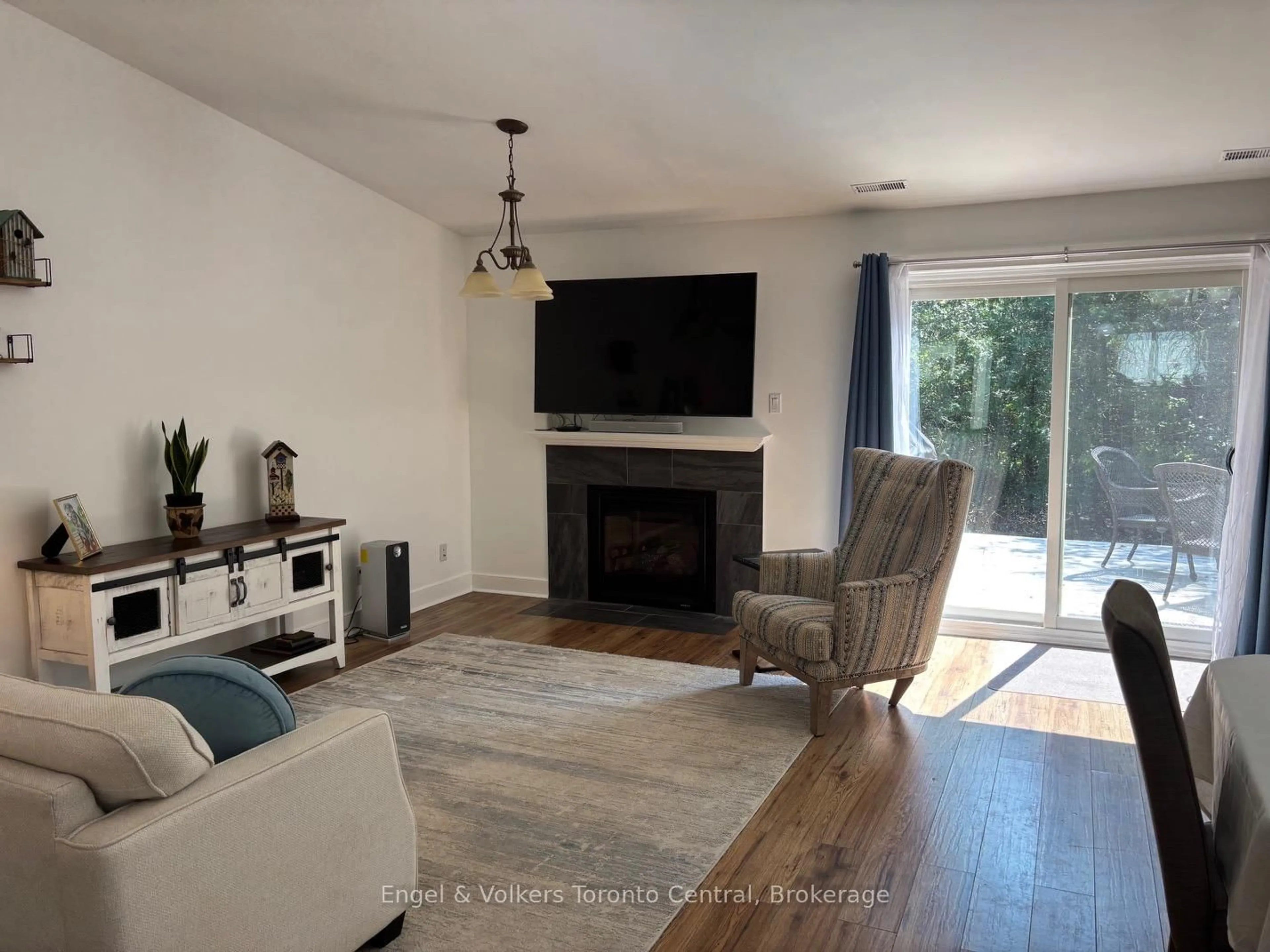 Living room with furniture, unknown for 429 Oxbow Cres #17, Collingwood Ontario L9Y 5B4