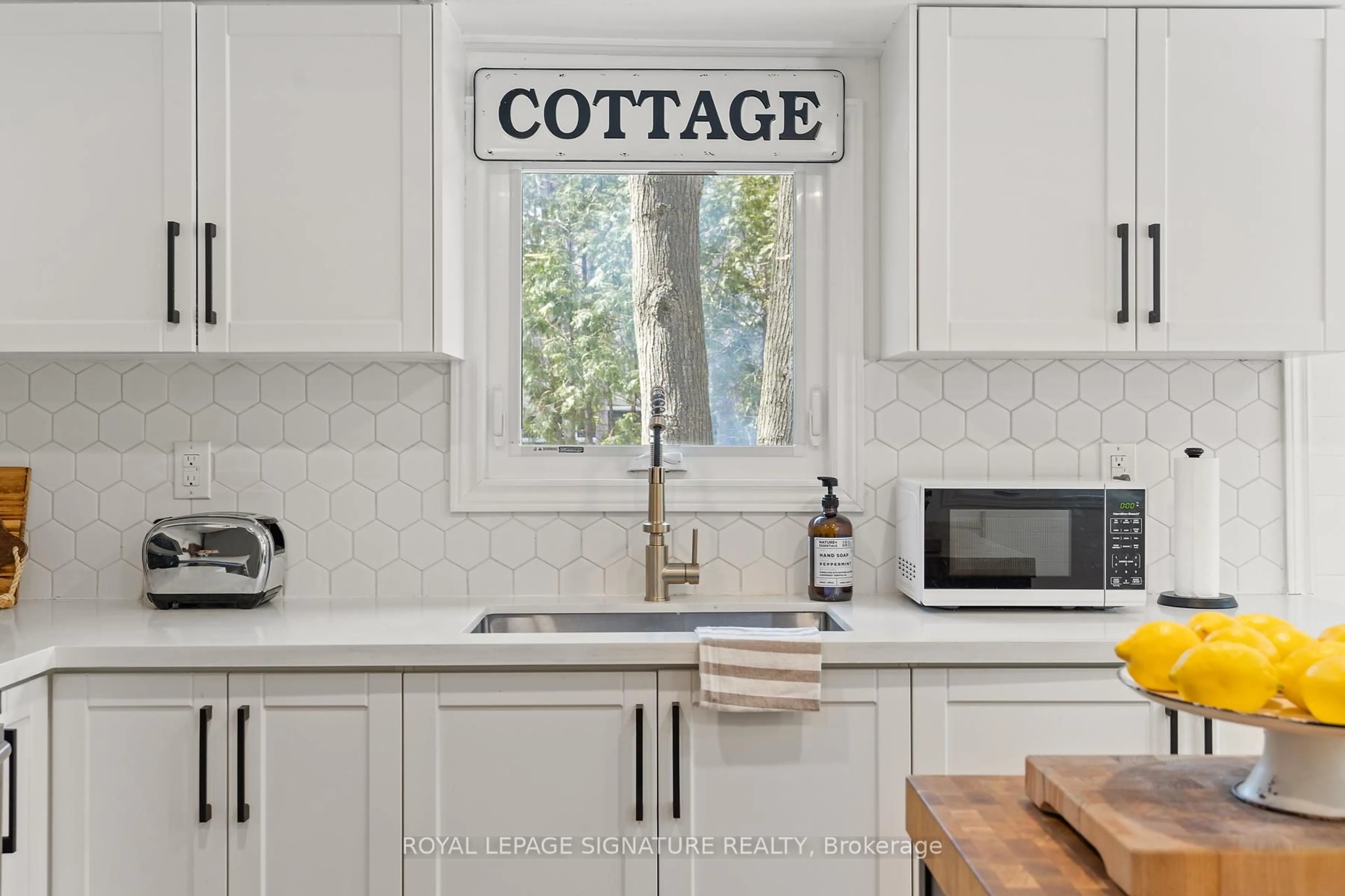 Open concept kitchen, ceramic/tile floor for 45 Robern Ave, Tiny Ontario L0L 2J0