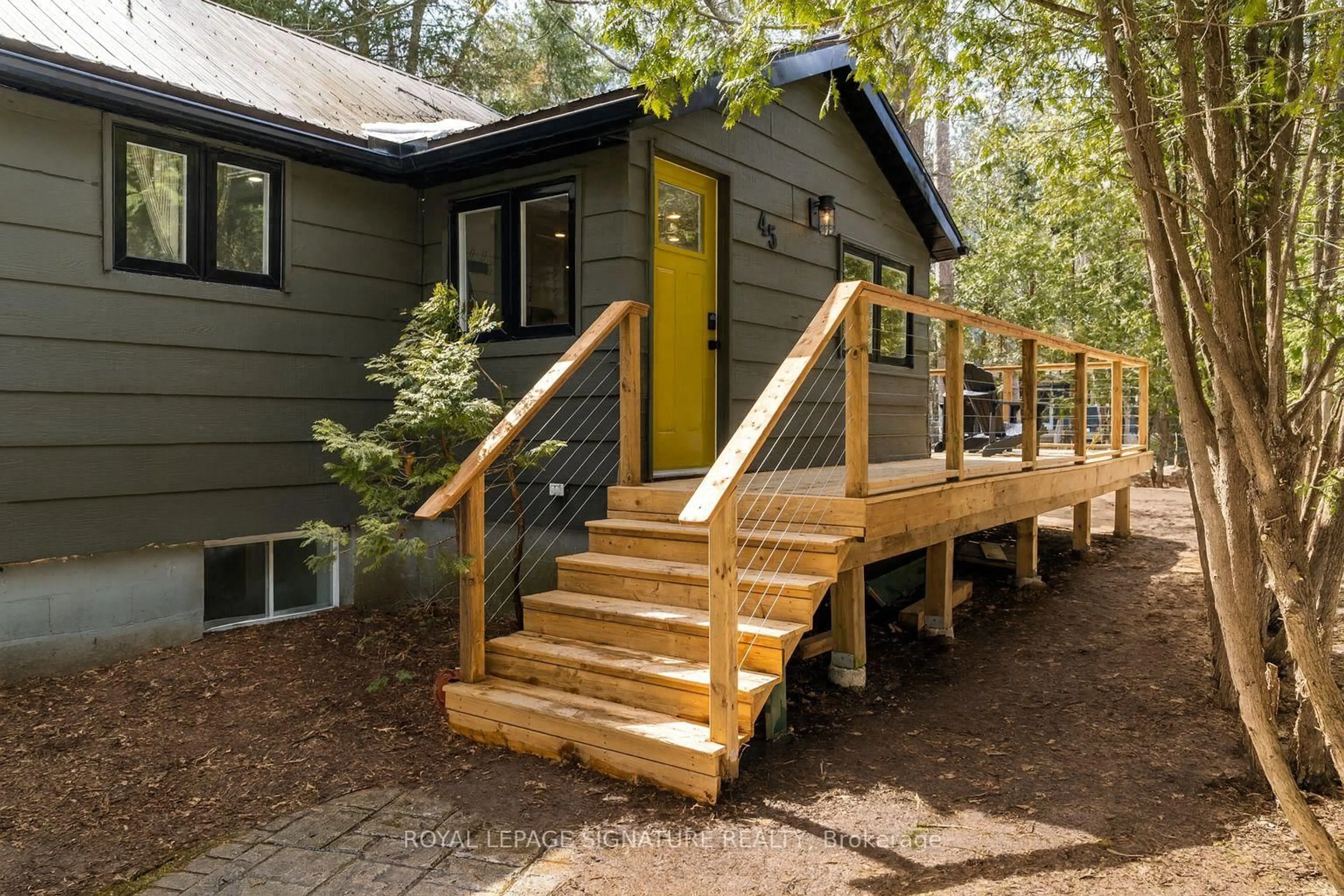Patio, unknown for 45 Robern Ave, Tiny Ontario L0L 2J0