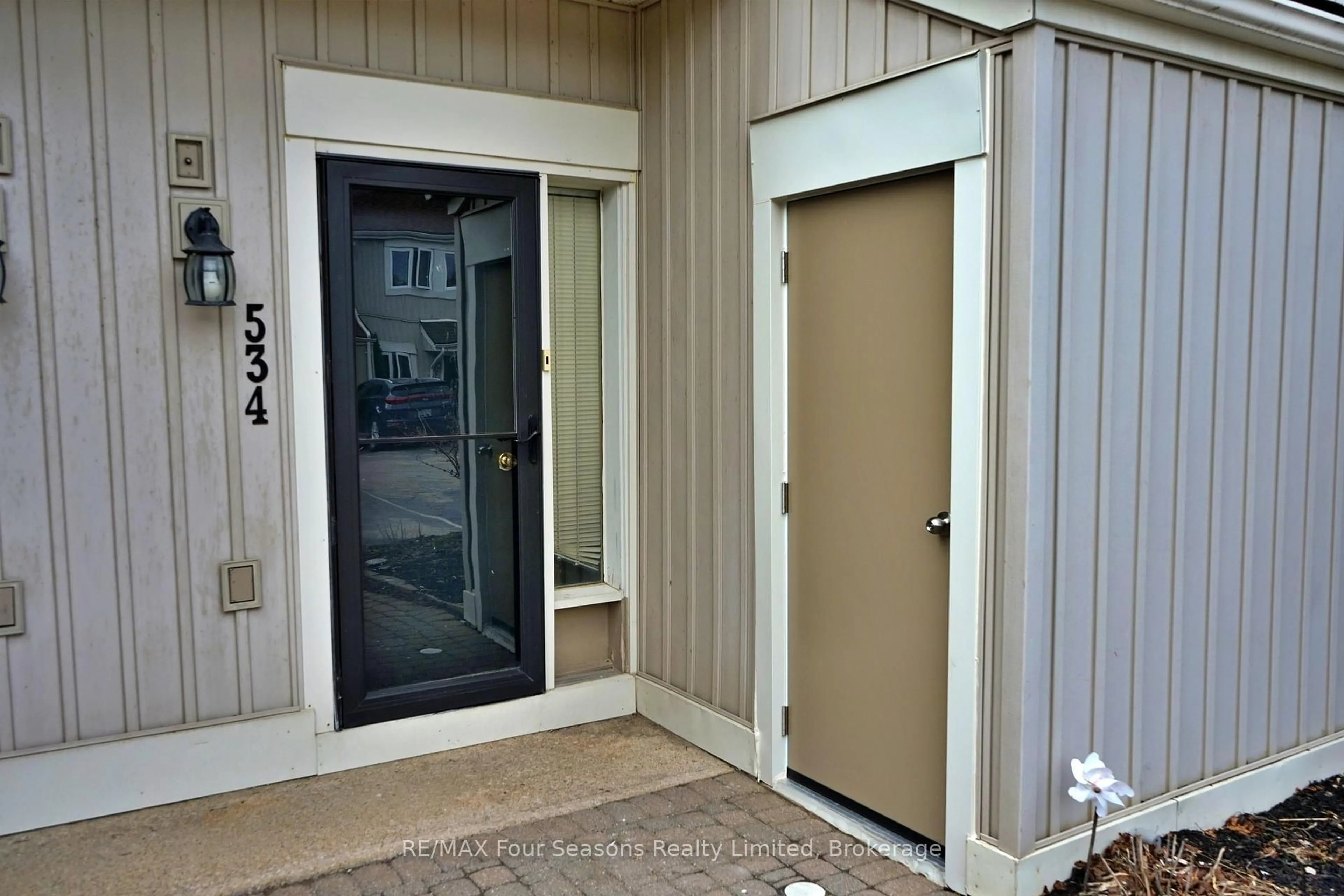 Indoor entryway for 22 Dawson Dr #534, Collingwood Ontario L9Y 5B4