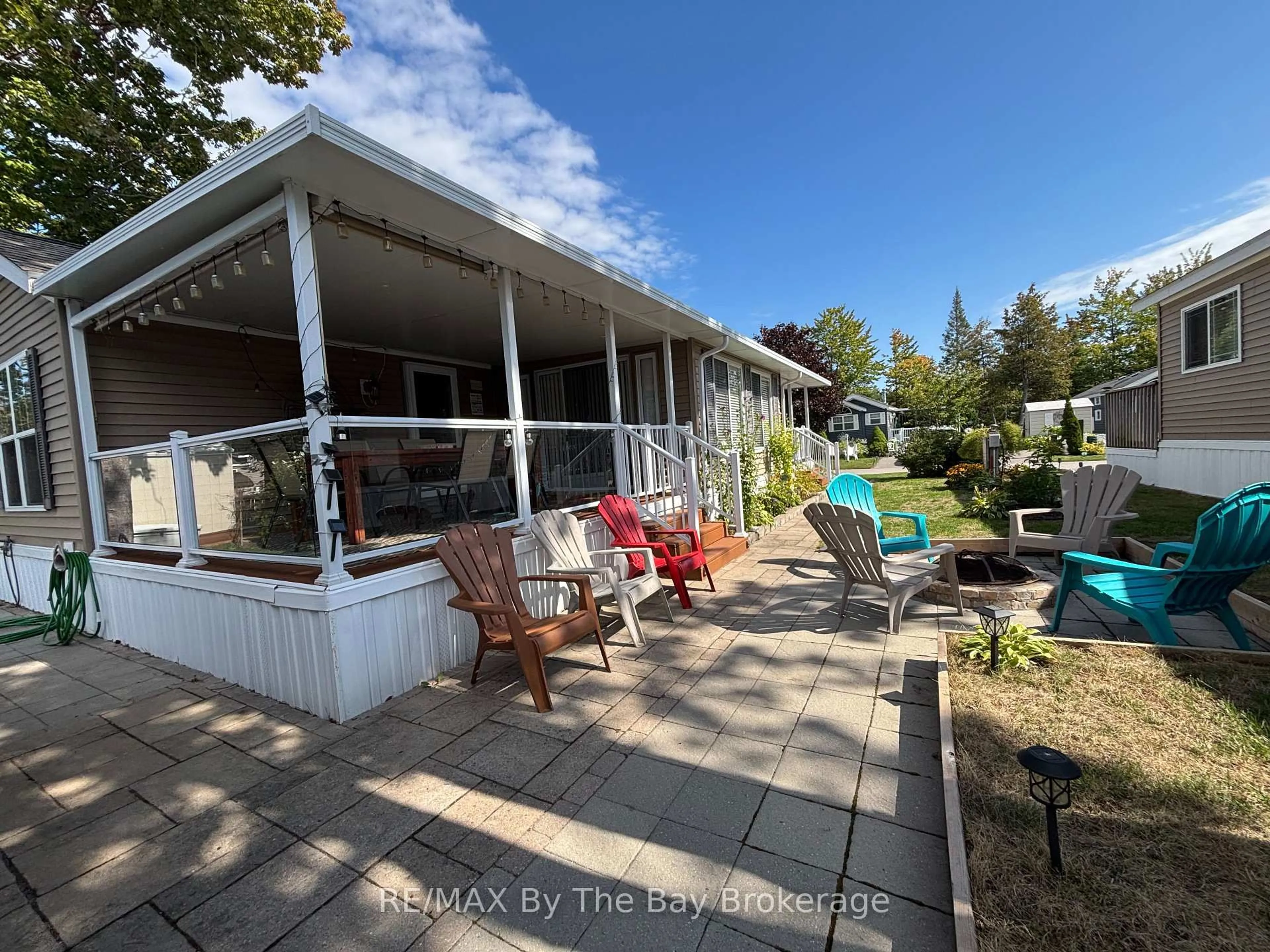 A pic from outside/outdoor area/front of a property/back of a property/a pic from drone, water/lake/river/ocean view for 10 WHITE PINES Tr, Wasaga Beach Ontario L9Z 1X7