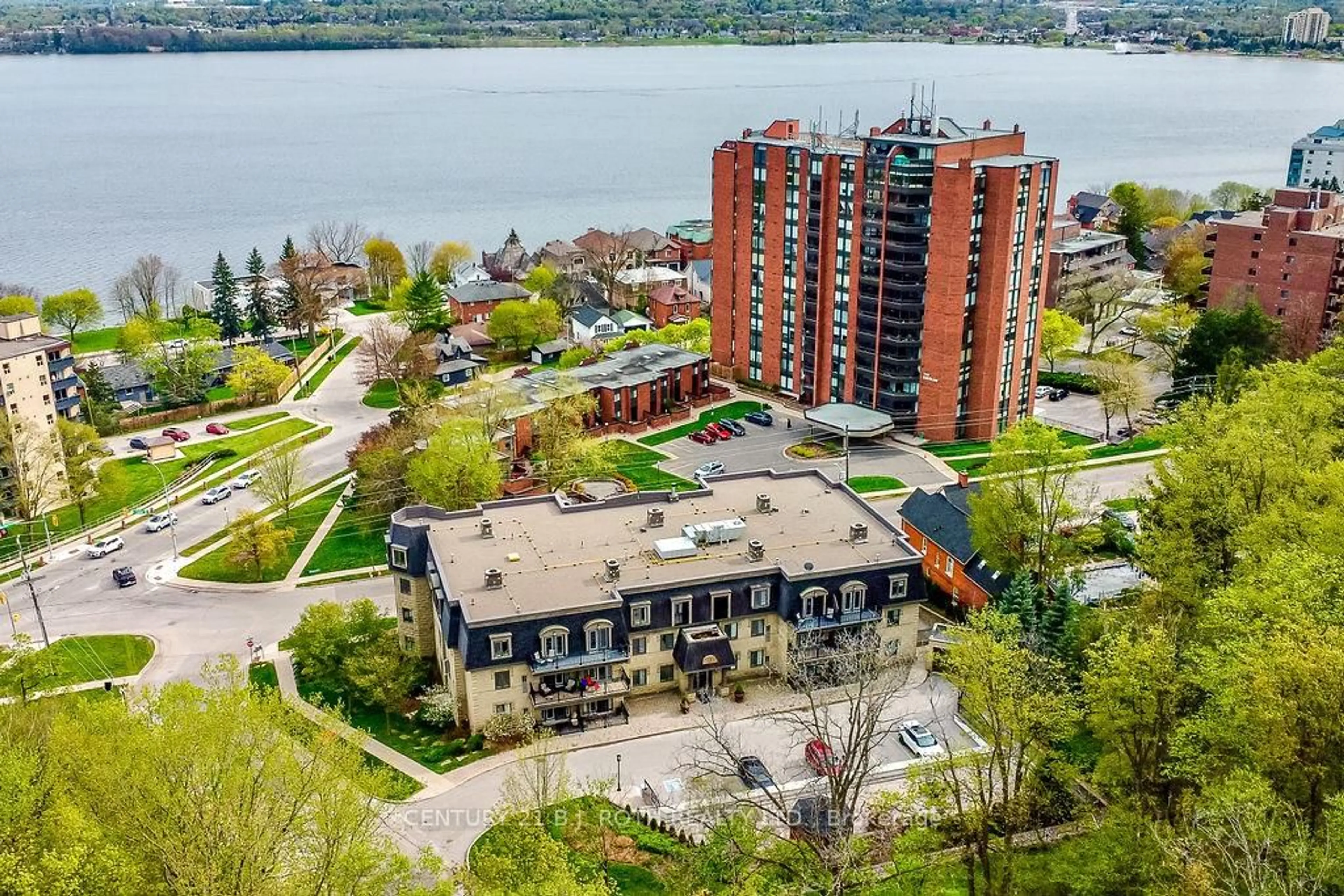 A pic from outside/outdoor area/front of a property/back of a property/a pic from drone, water/lake/river/ocean view for 181 Collier St #405, Barrie Ontario L4M 5L6