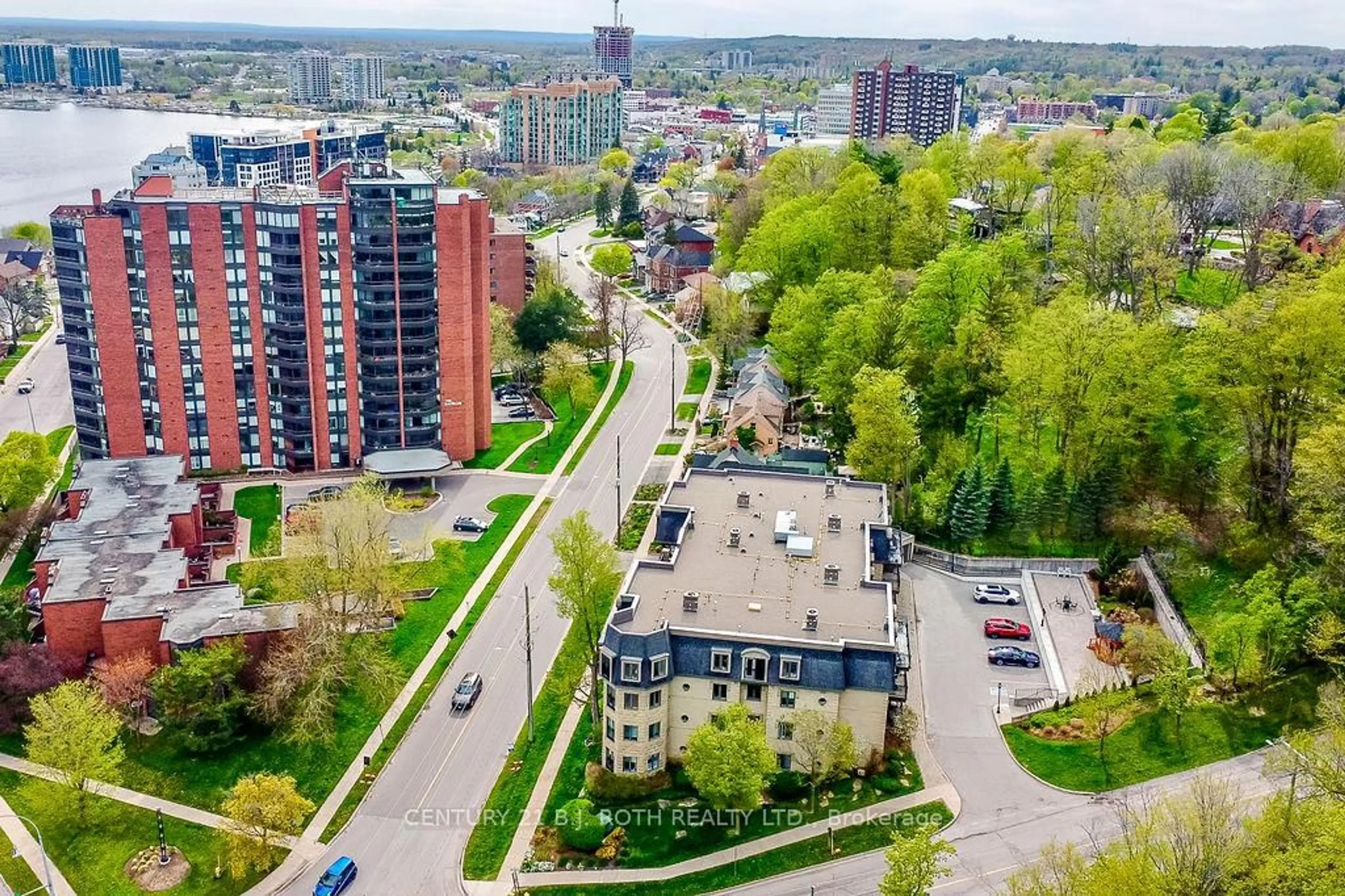 A pic from outside/outdoor area/front of a property/back of a property/a pic from drone, city buildings view from balcony for 181 Collier St #405, Barrie Ontario L4M 5L6