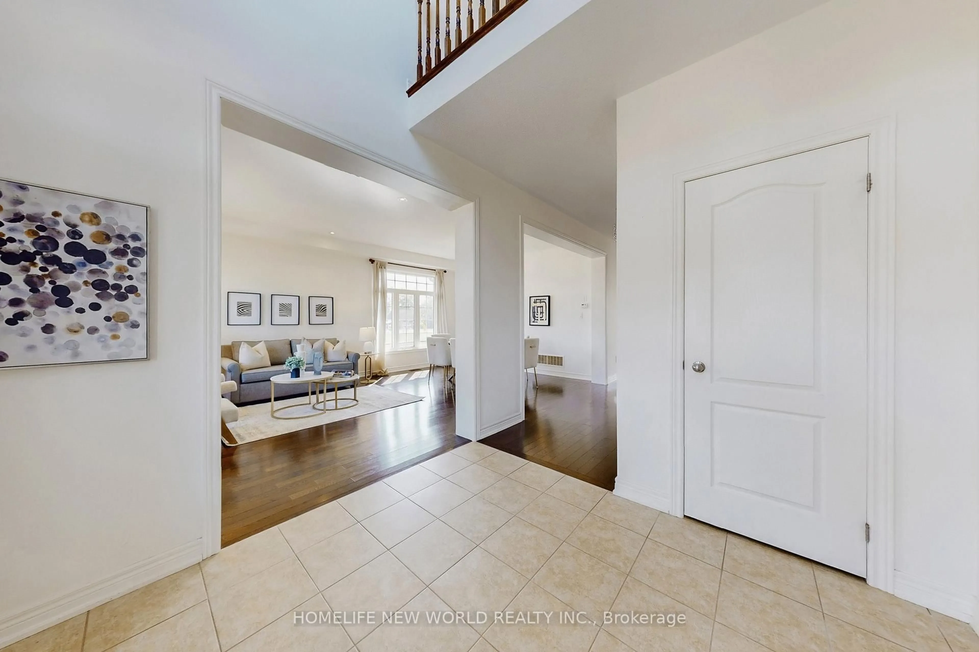Indoor entryway for 57 Oliver's Mill Rd, Springwater Ontario L9X 0S7
