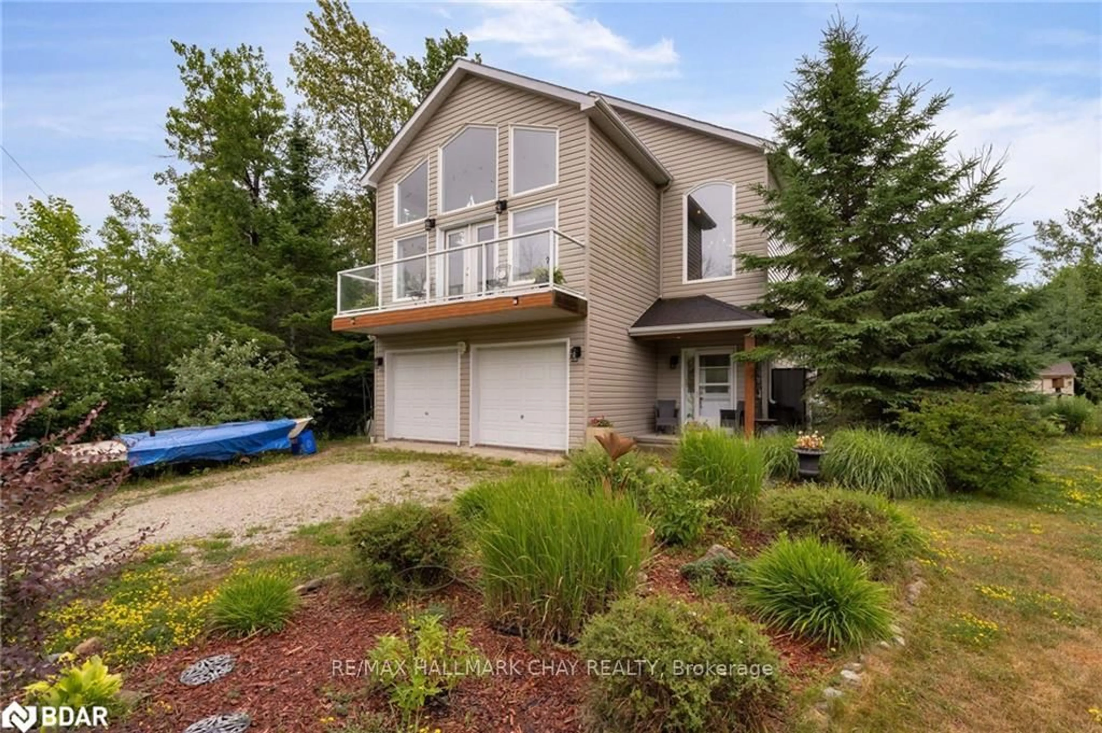 Home with vinyl exterior material, street for 19 Constance Blvd, Wasaga Beach Ontario L9Z 2Y5