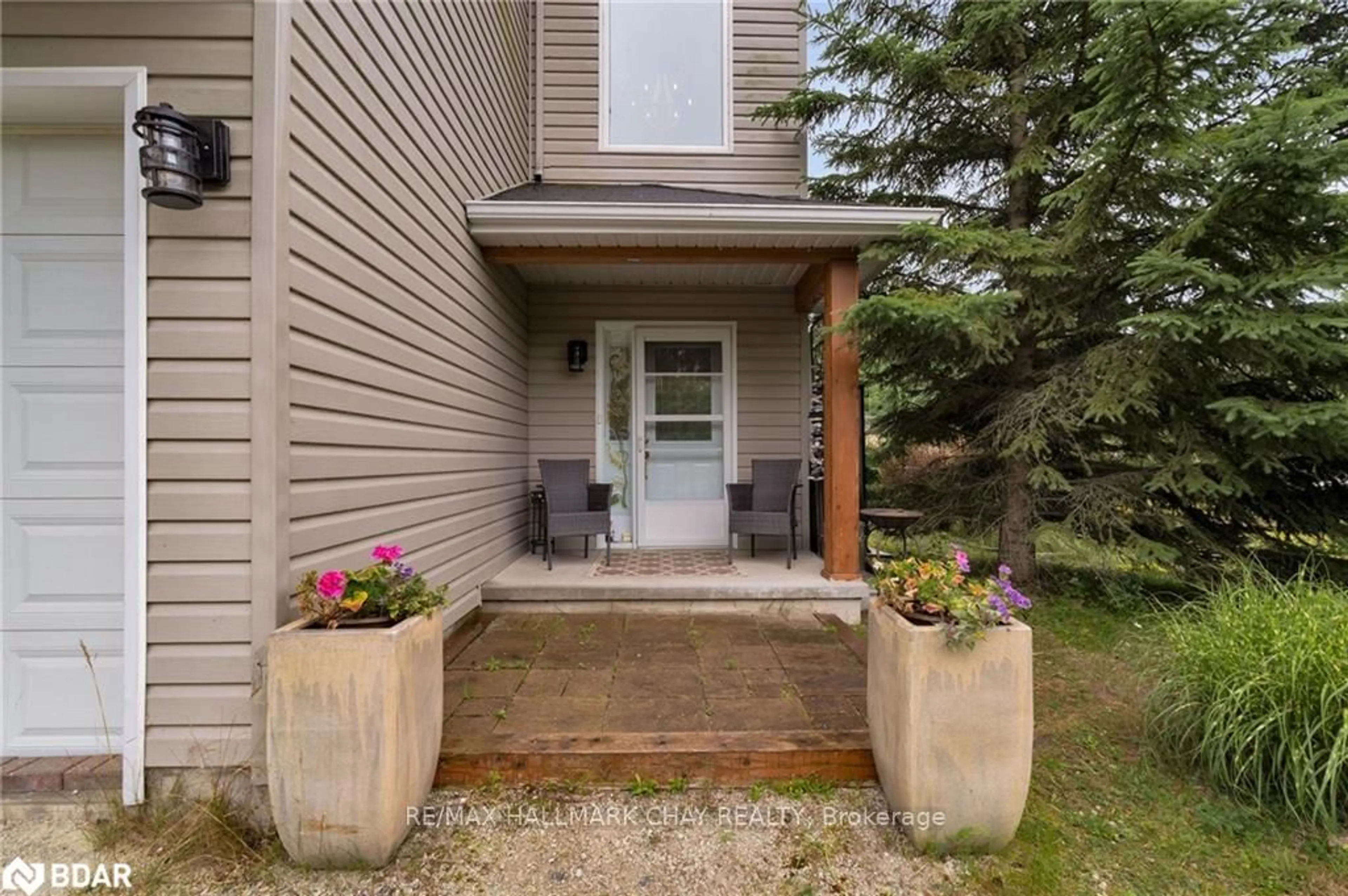 Patio, street for 19 Constance Blvd, Wasaga Beach Ontario L9Z 2Y5
