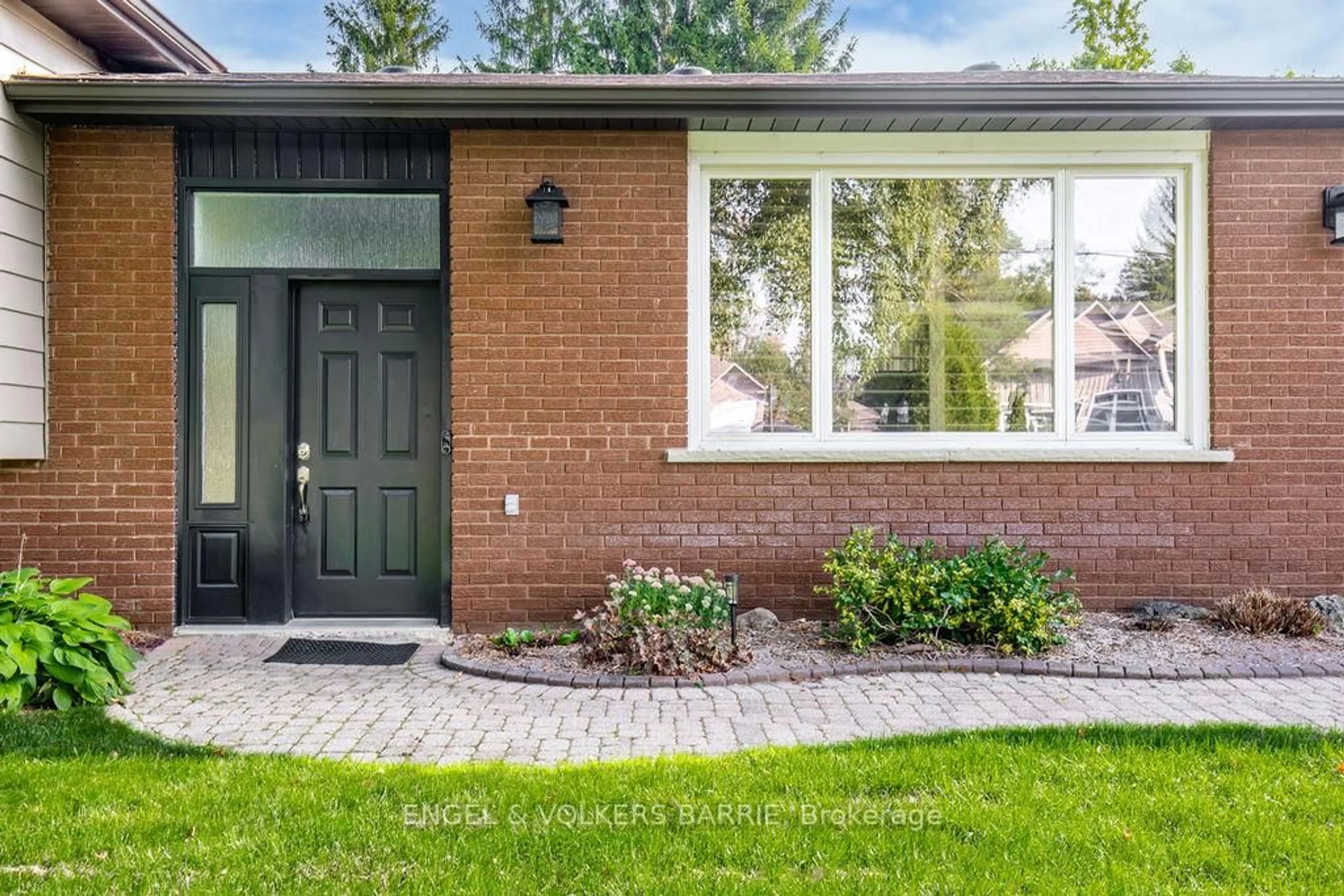 Home with brick exterior material, street for 1243 St. Vincent St, Springwater Ontario L9X 0P5
