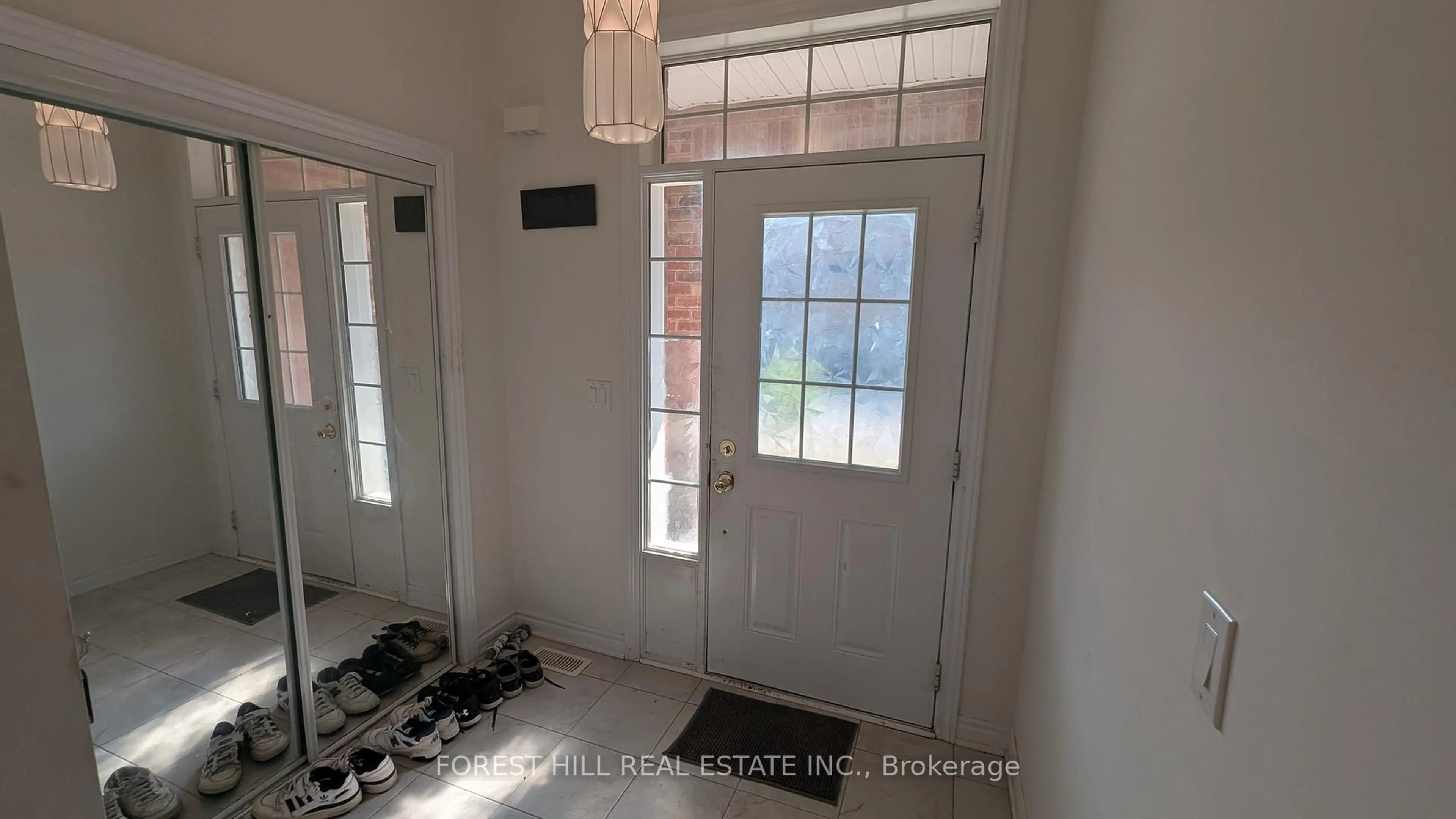Indoor entryway for 18 Farwell Ave, Wasaga Beach Ontario L9Z 0H3