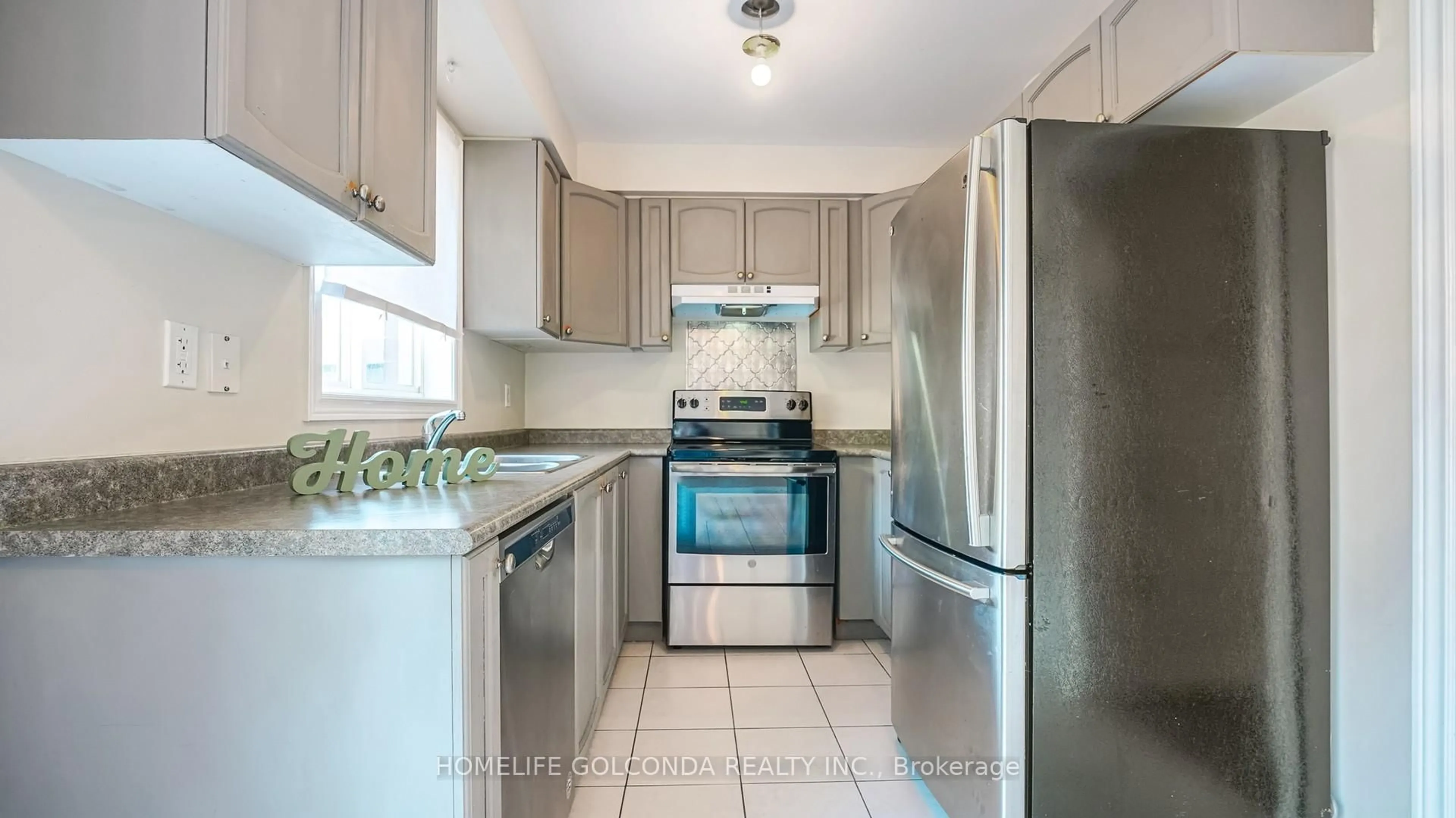 Standard kitchen, unknown for 21 Bentley Cres, Barrie Ontario L4N 0Z1