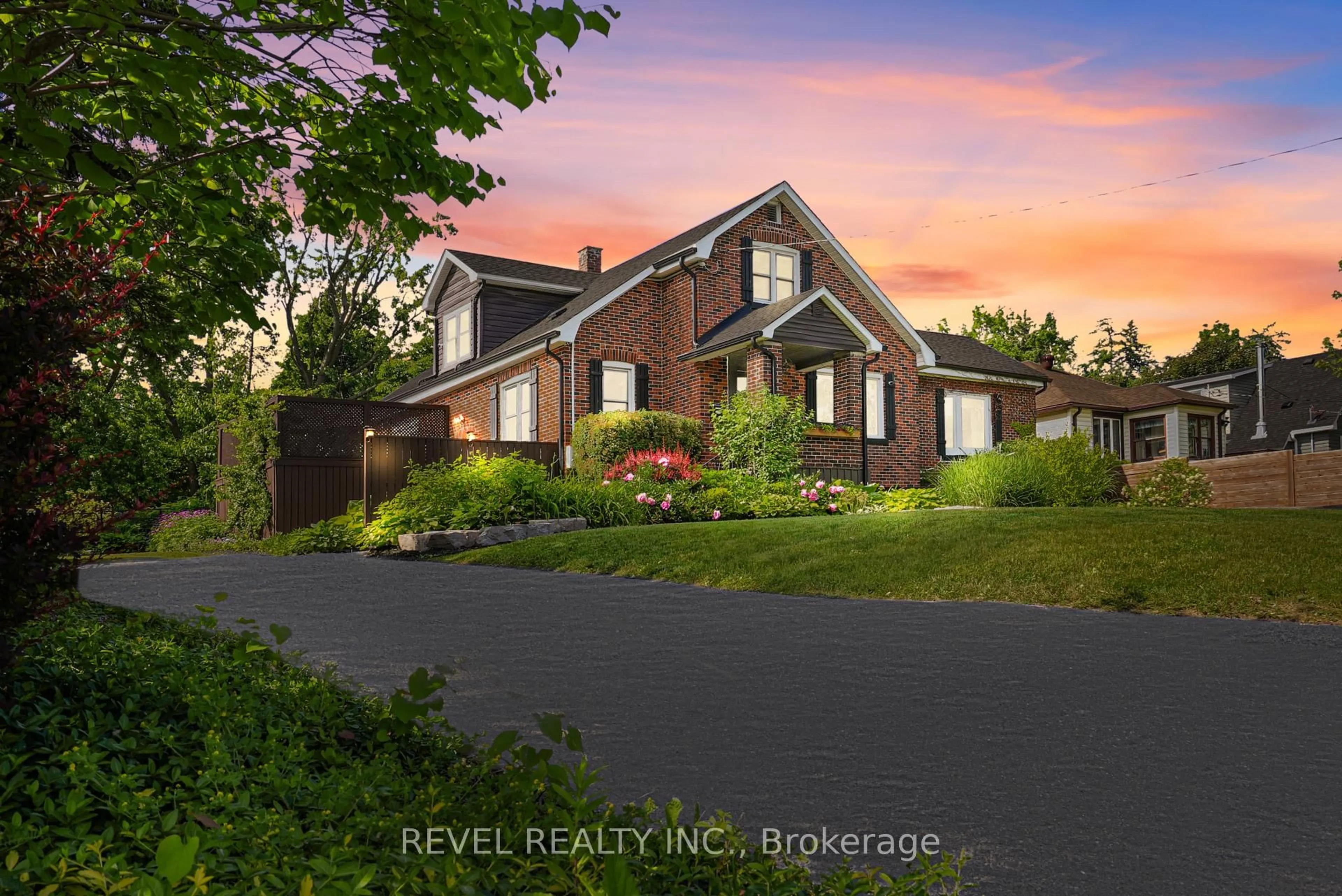 Unknown for 36 Dalton St, Barrie Ontario L4N 1M3