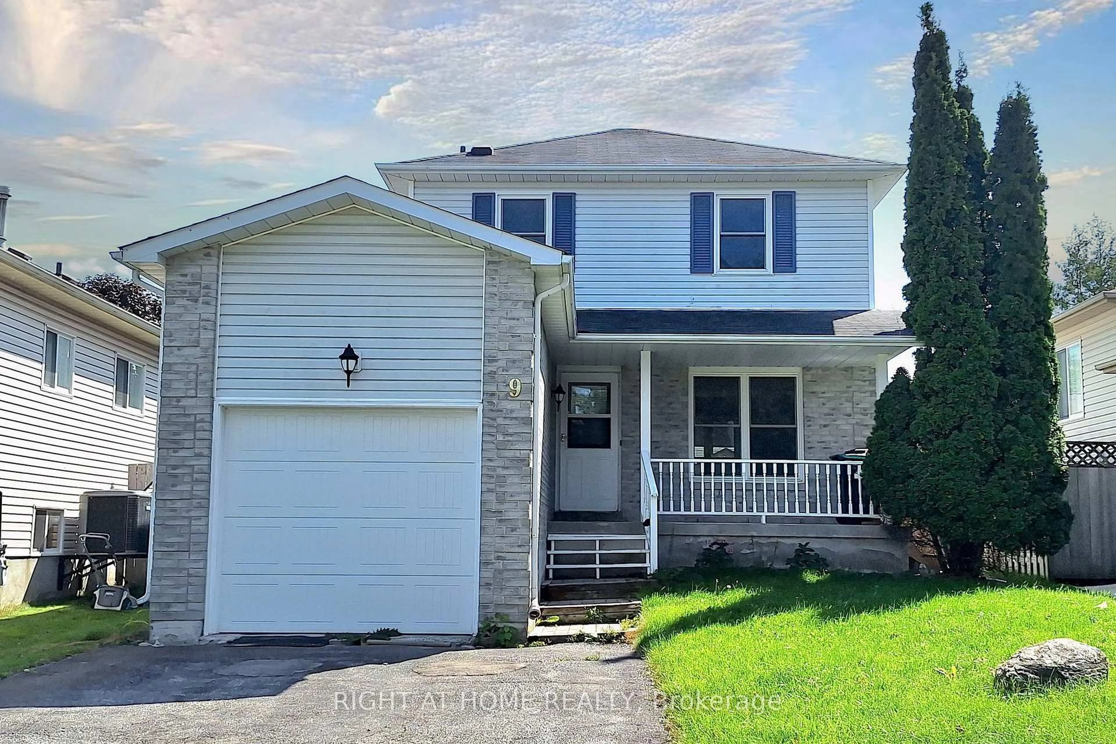 Home with vinyl exterior material, street for 9 Ward Dr, Barrie Ontario L4N 7N9