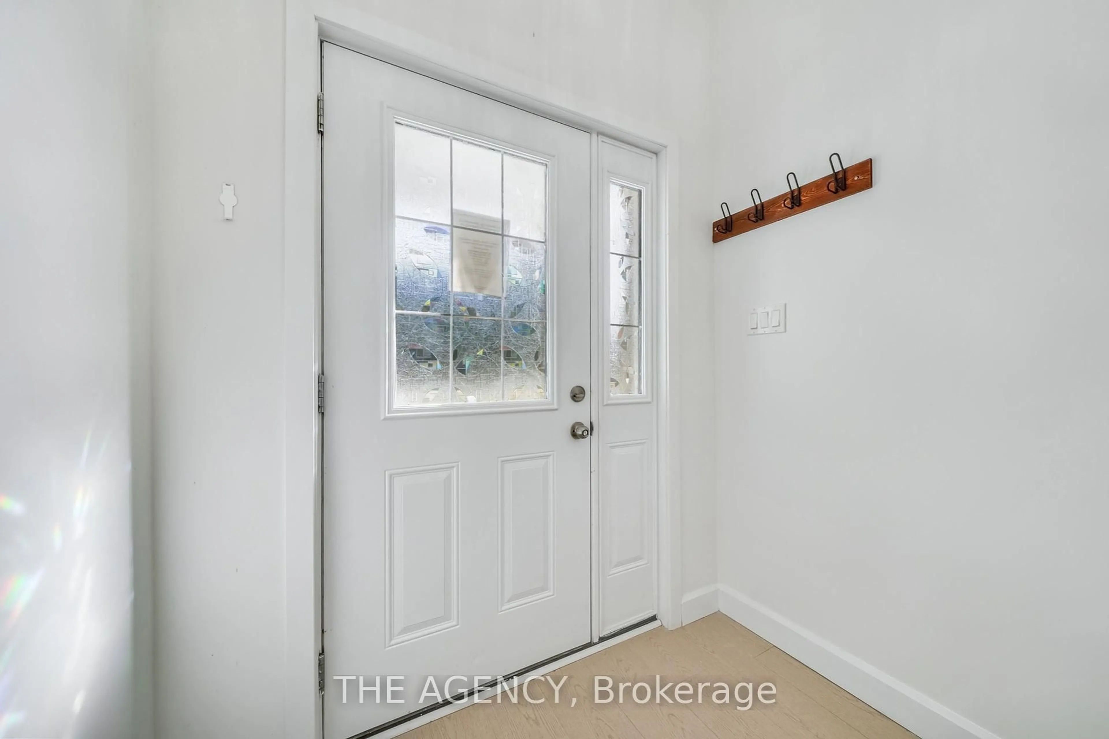 Indoor entryway for 3124 Goldstein Rd, Severn Ontario L0K 2B0