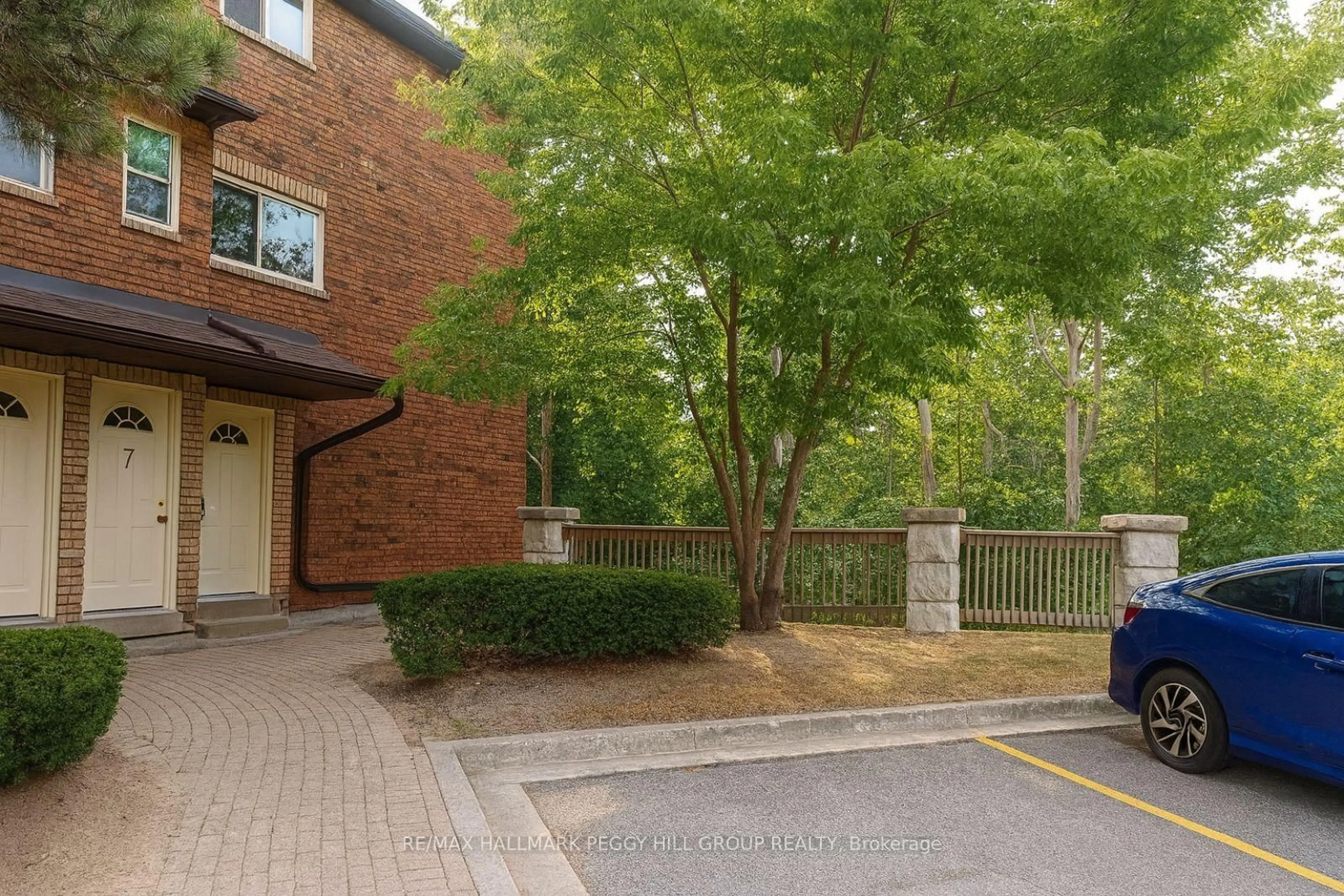 Unknown for 21 Evergreen Crt #7, Barrie Ontario L4N 6W8