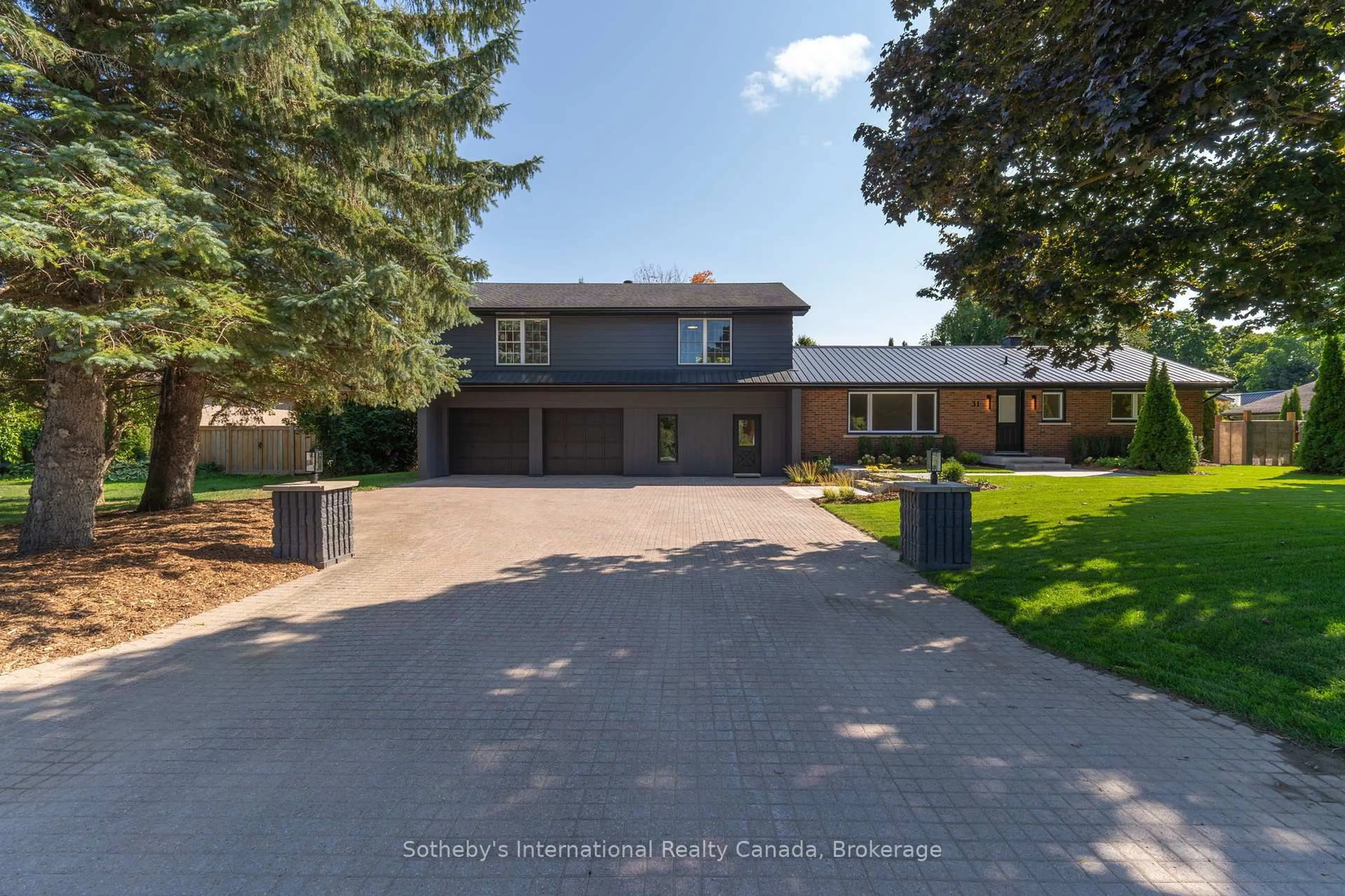 A pic from outside/outdoor area/front of a property/back of a property/a pic from drone, street for 31 Elizabeth St, Clearview Ontario L0M 1G0
