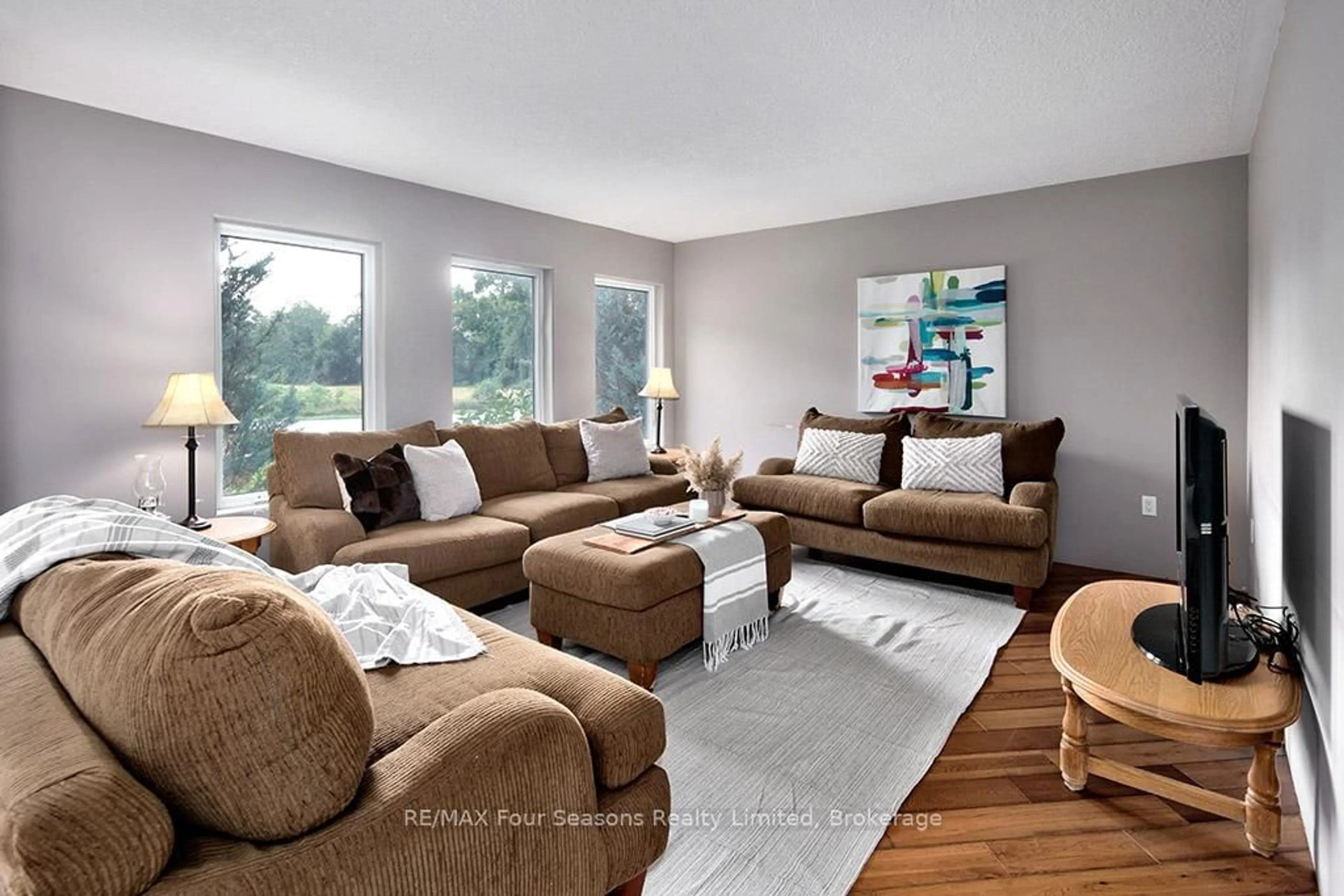 Living room with furniture, unknown for 98 GEORGE St, Clearview Ontario L0M 1G0