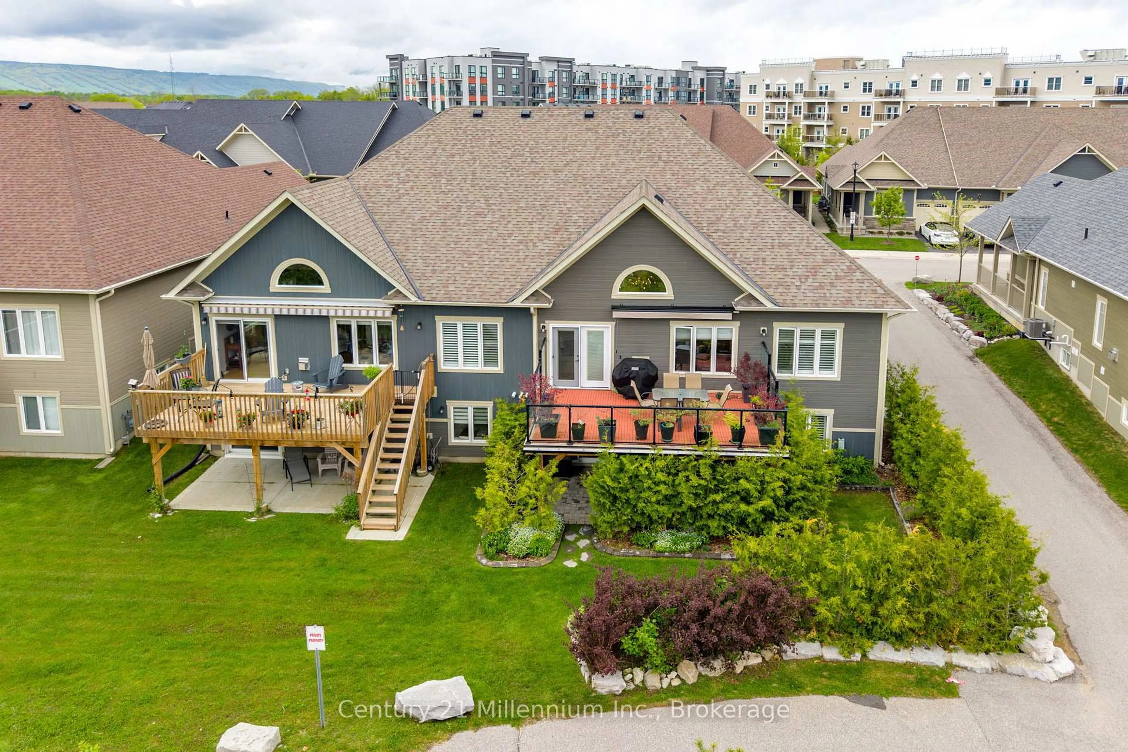 A pic from outside/outdoor area/front of a property/back of a property/a pic from drone, unknown for 74 Kari Cres, Collingwood Ontario L9Y 0Z7