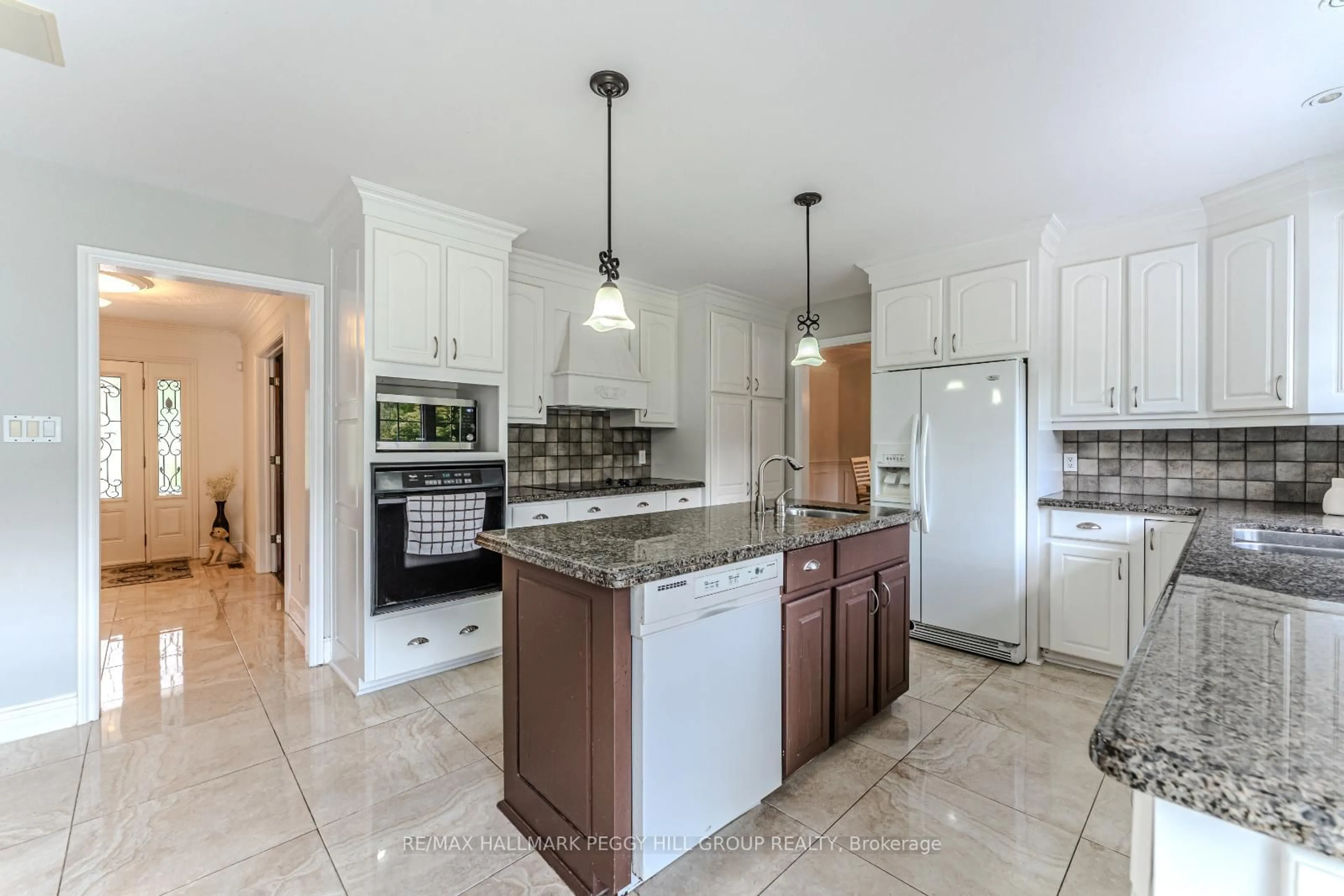 Open concept kitchen, ceramic/tile floor for 2 Mills Circ, Springwater Ontario L9X 0J7