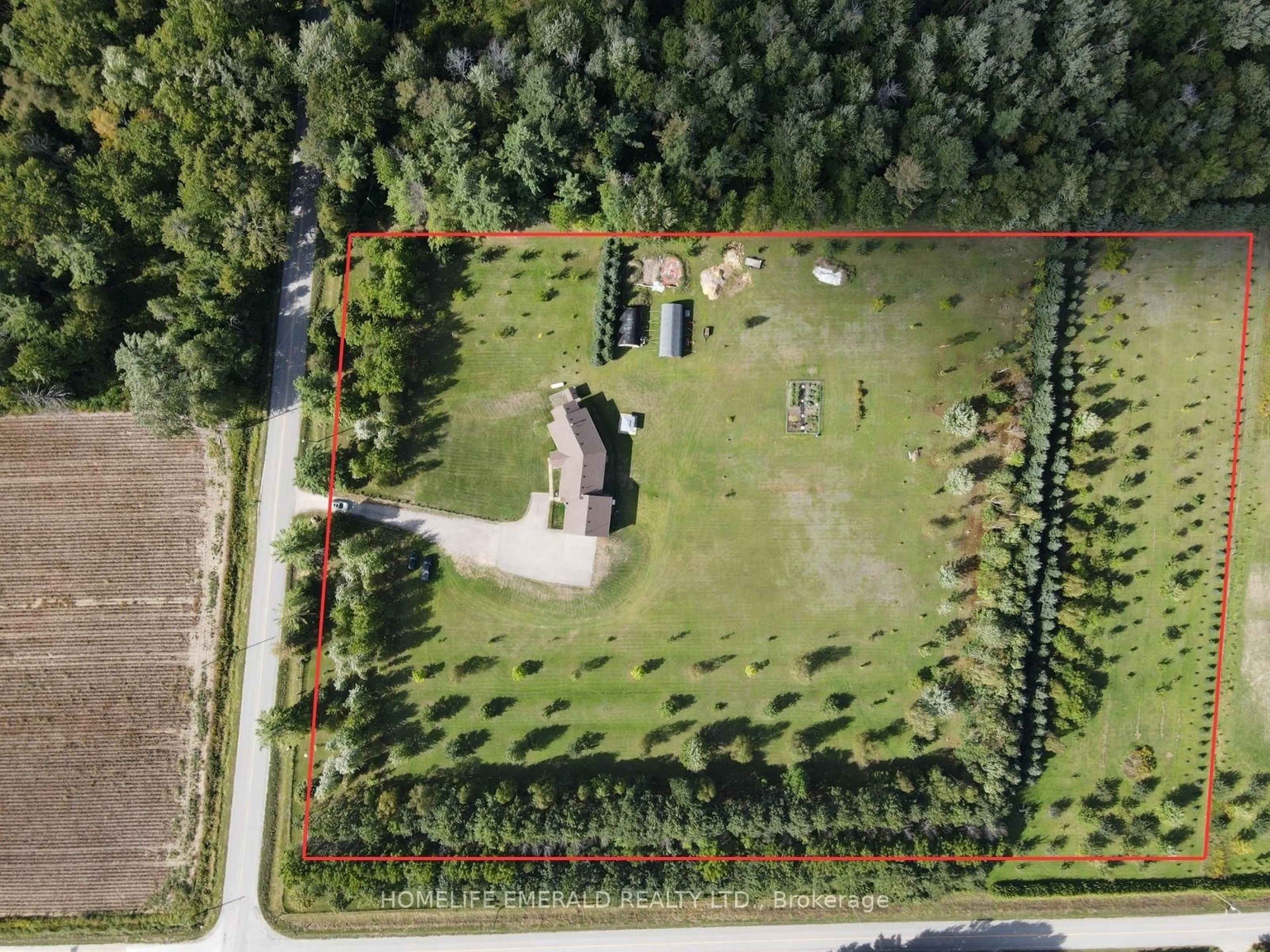 A pic from outside/outdoor area/front of a property/back of a property/a pic from drone, building for 3175 3/4 Concession, Clearview Ontario L0M 1N0