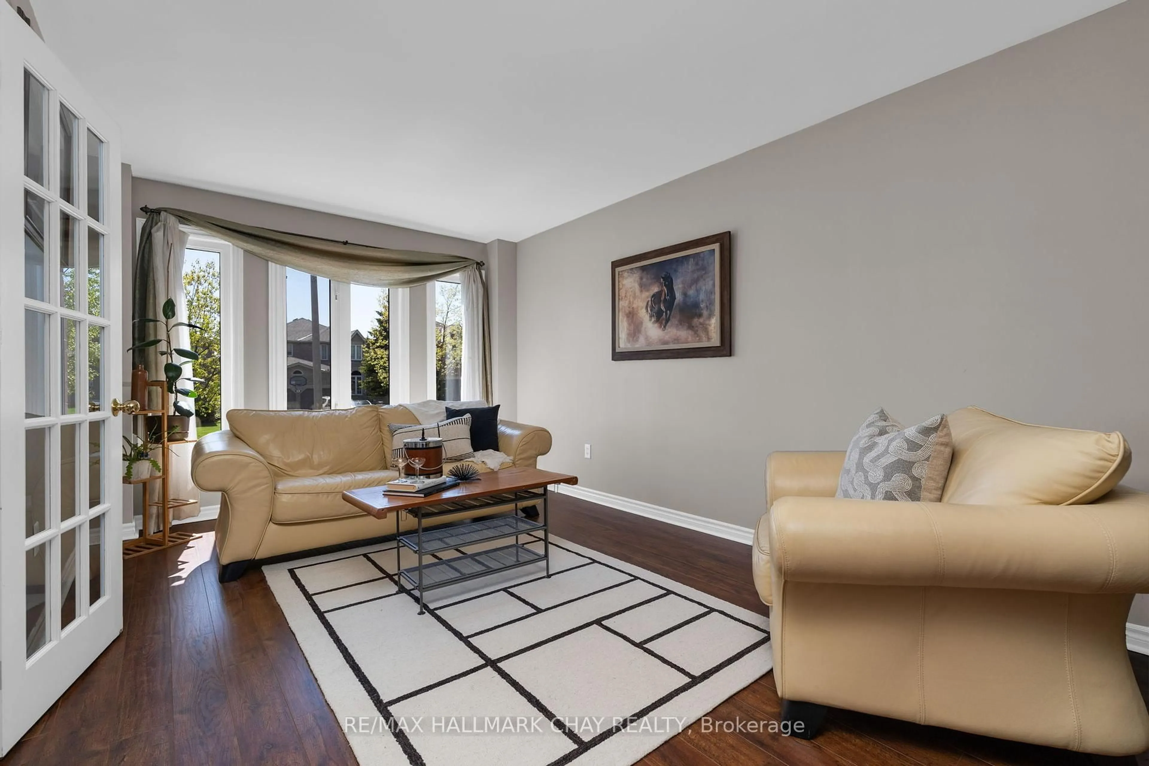 Living room with furniture, unknown for 3 Meyer Ave, Barrie Ontario L4M 6X2