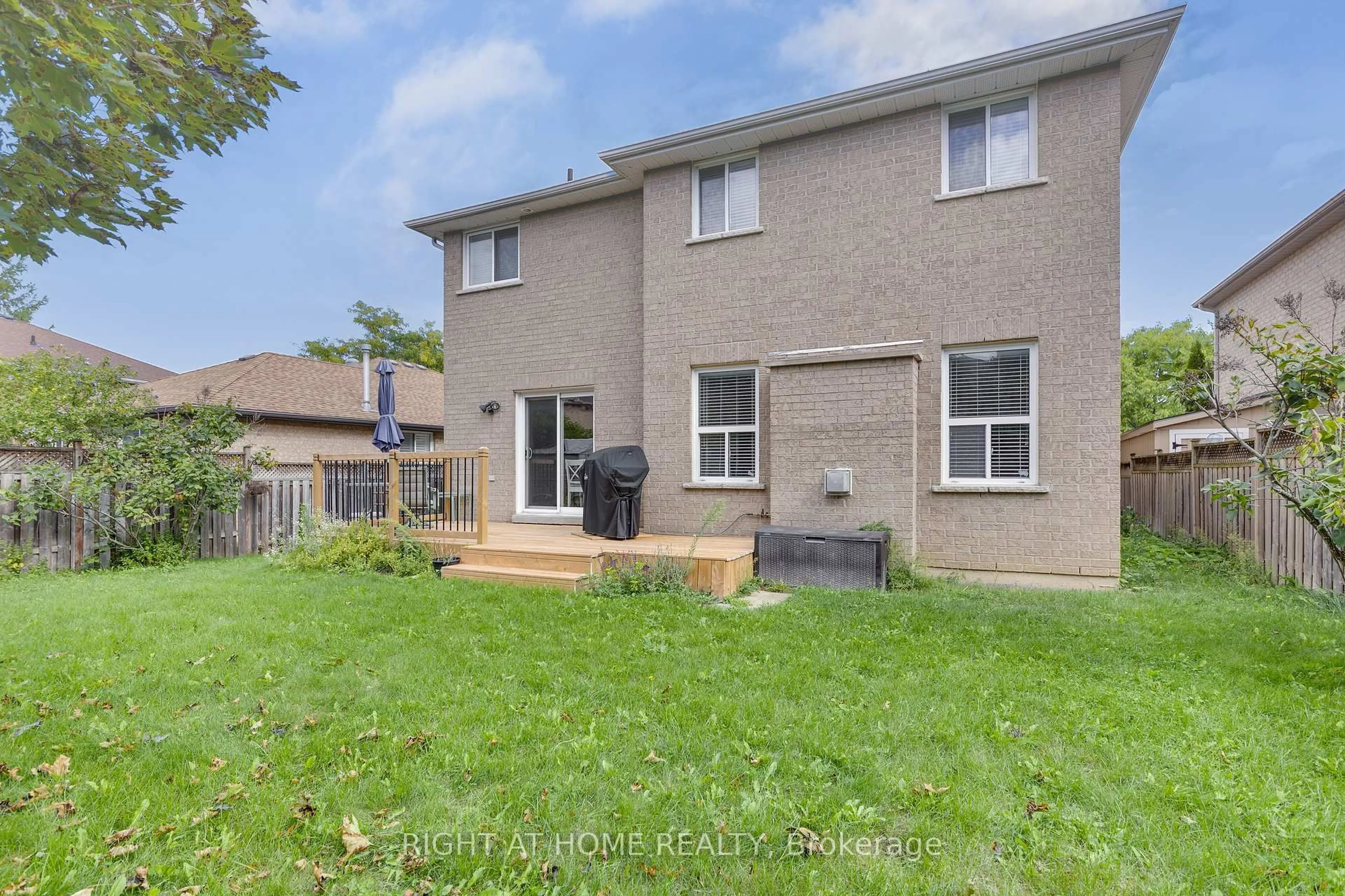 A pic from outside/outdoor area/front of a property/back of a property/a pic from drone, street for 59 Kingsridge Rd, Barrie Ontario L4N 8V2