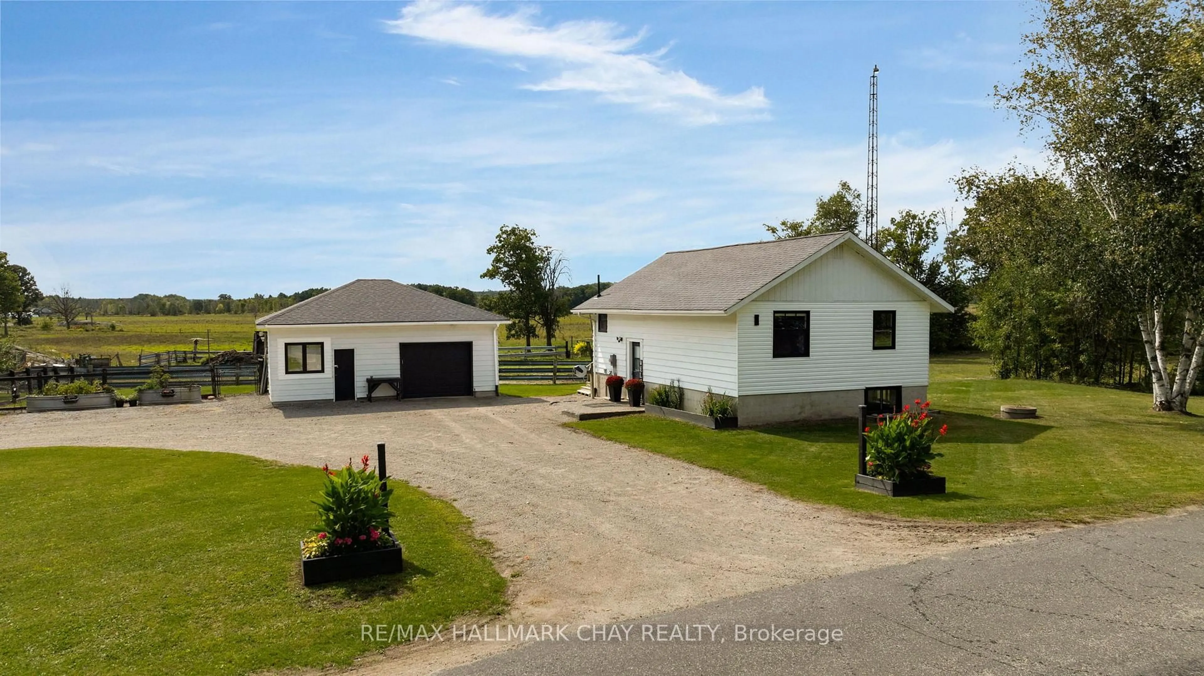 A pic from outside/outdoor area/front of a property/back of a property/a pic from drone, street for 2514 St Amant Rd, Severn Ontario L0K 2C0
