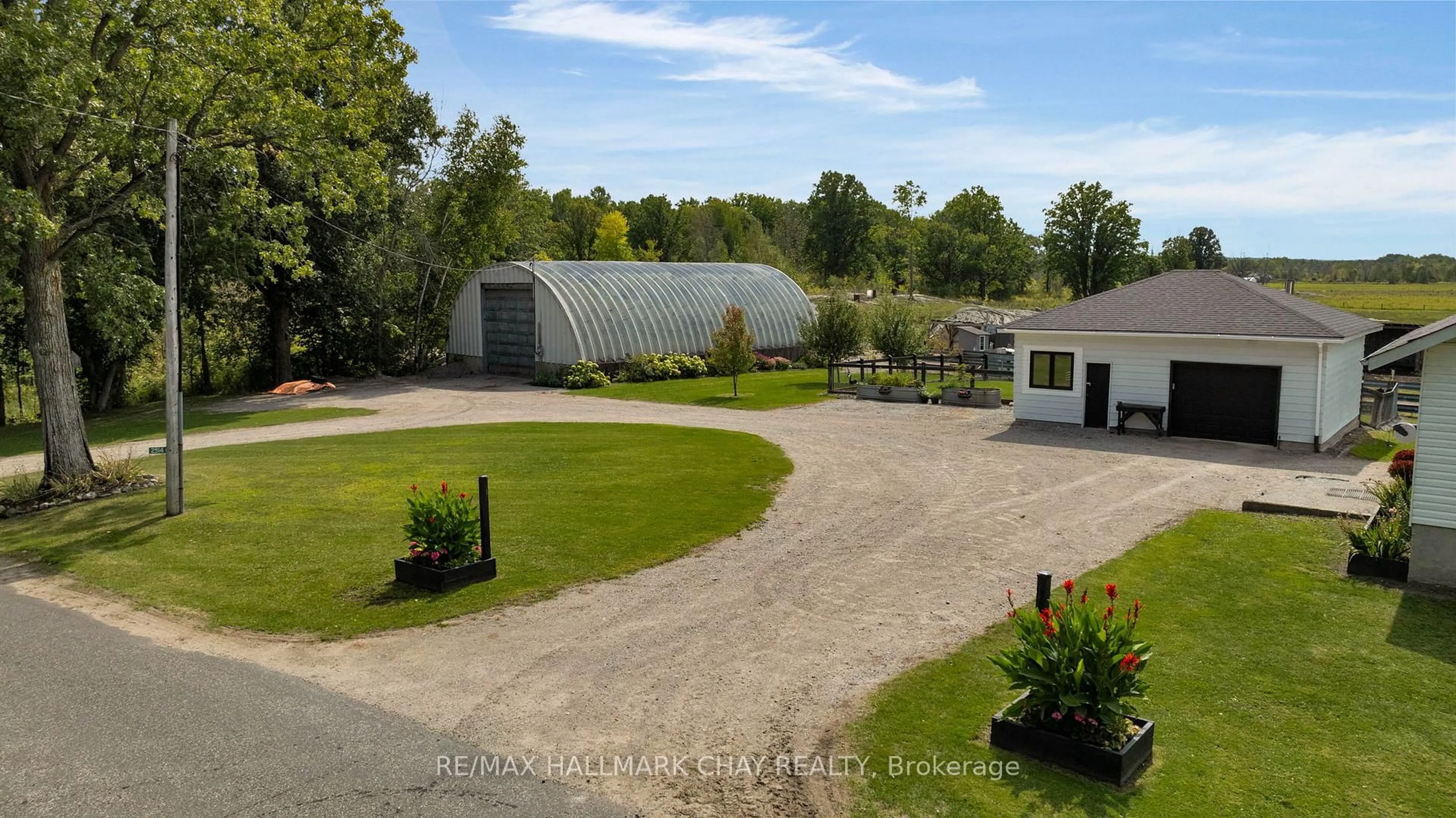 A pic from outside/outdoor area/front of a property/back of a property/a pic from drone, unknown for 2514 St Amant Rd, Severn Ontario L0K 2C0