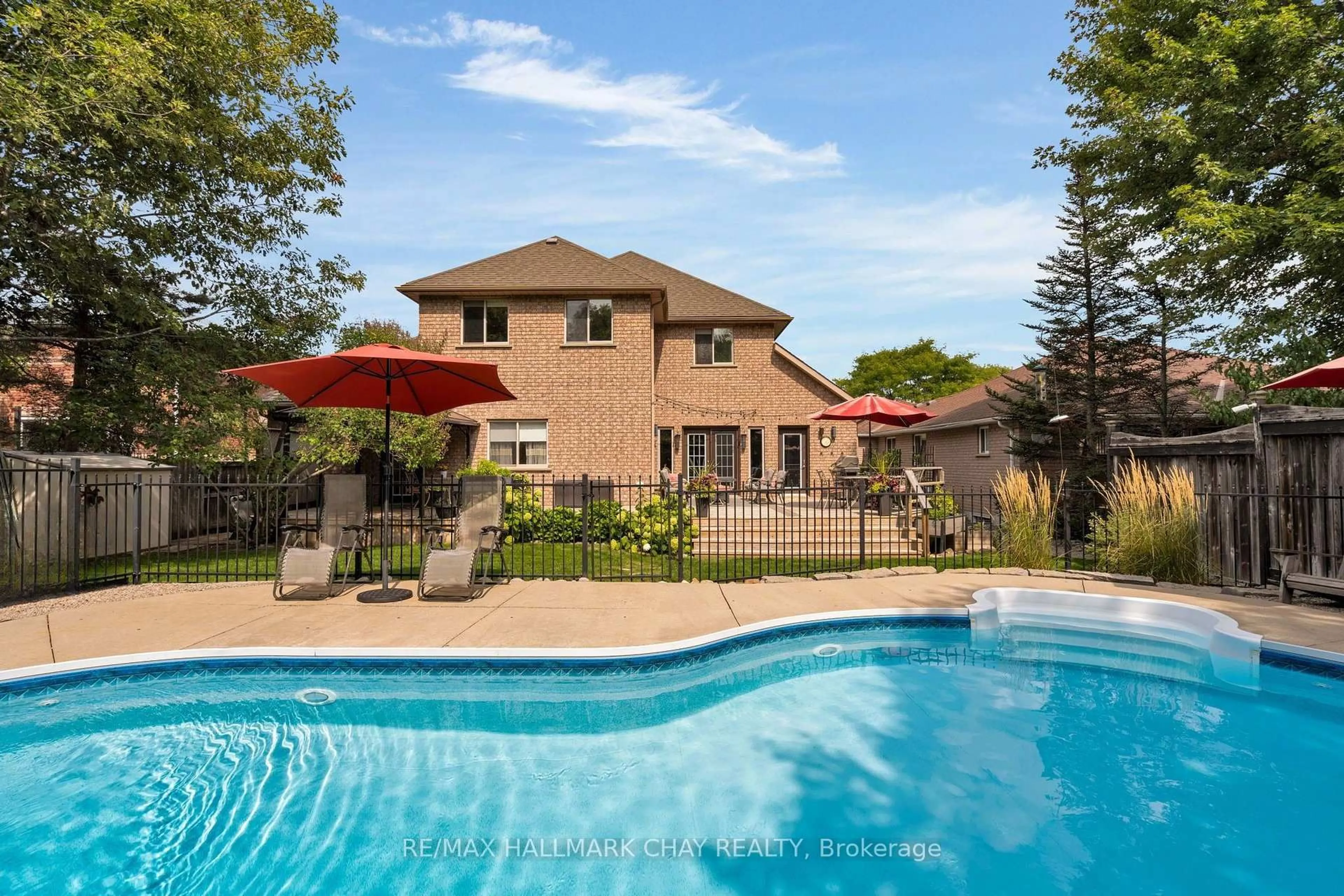 Pool for 9 Crimson Ridge Rd, Barrie Ontario L4N 8P2