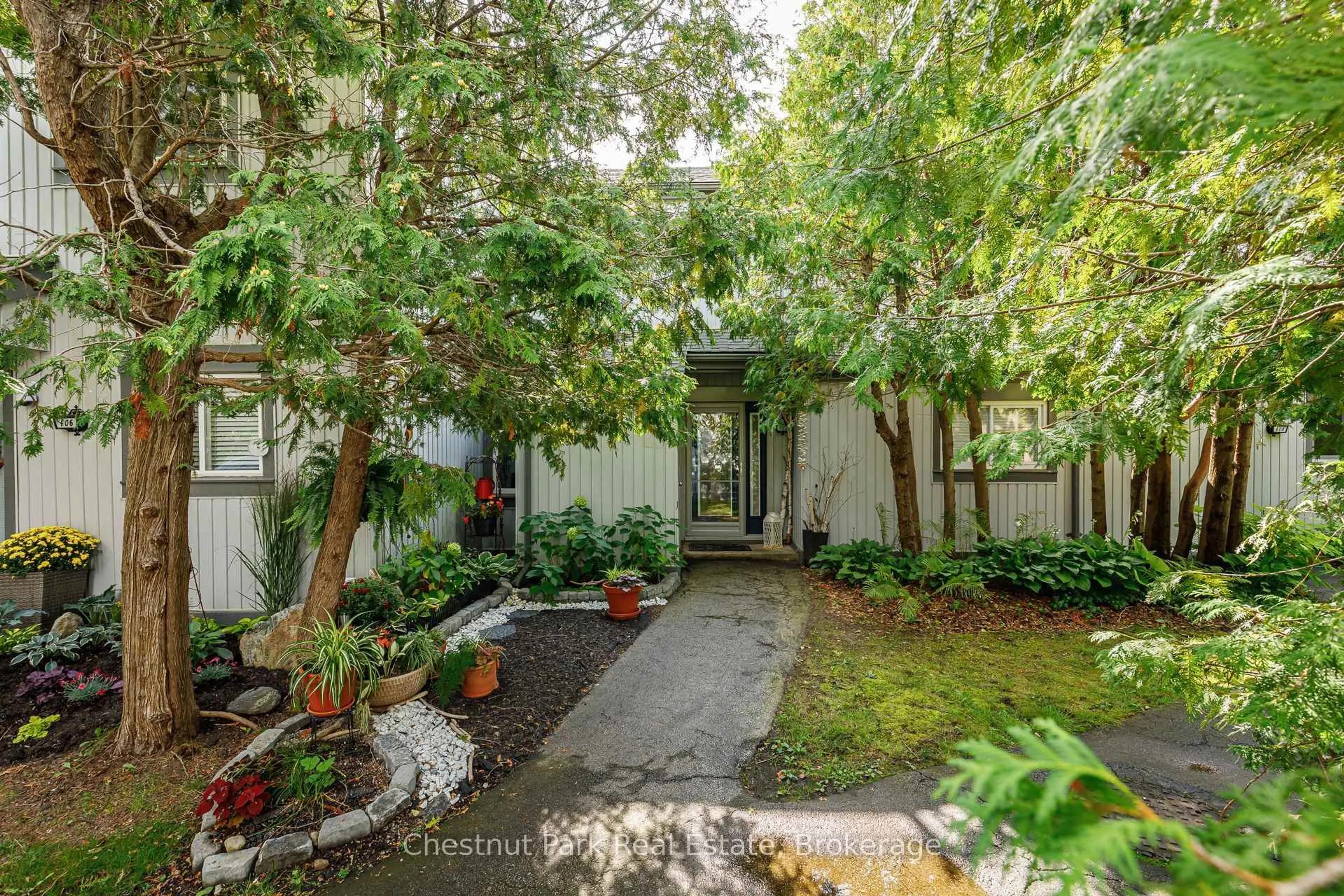 Patio, street for 12 Dawson Dr #407, Collingwood Ontario L9Y 5B4