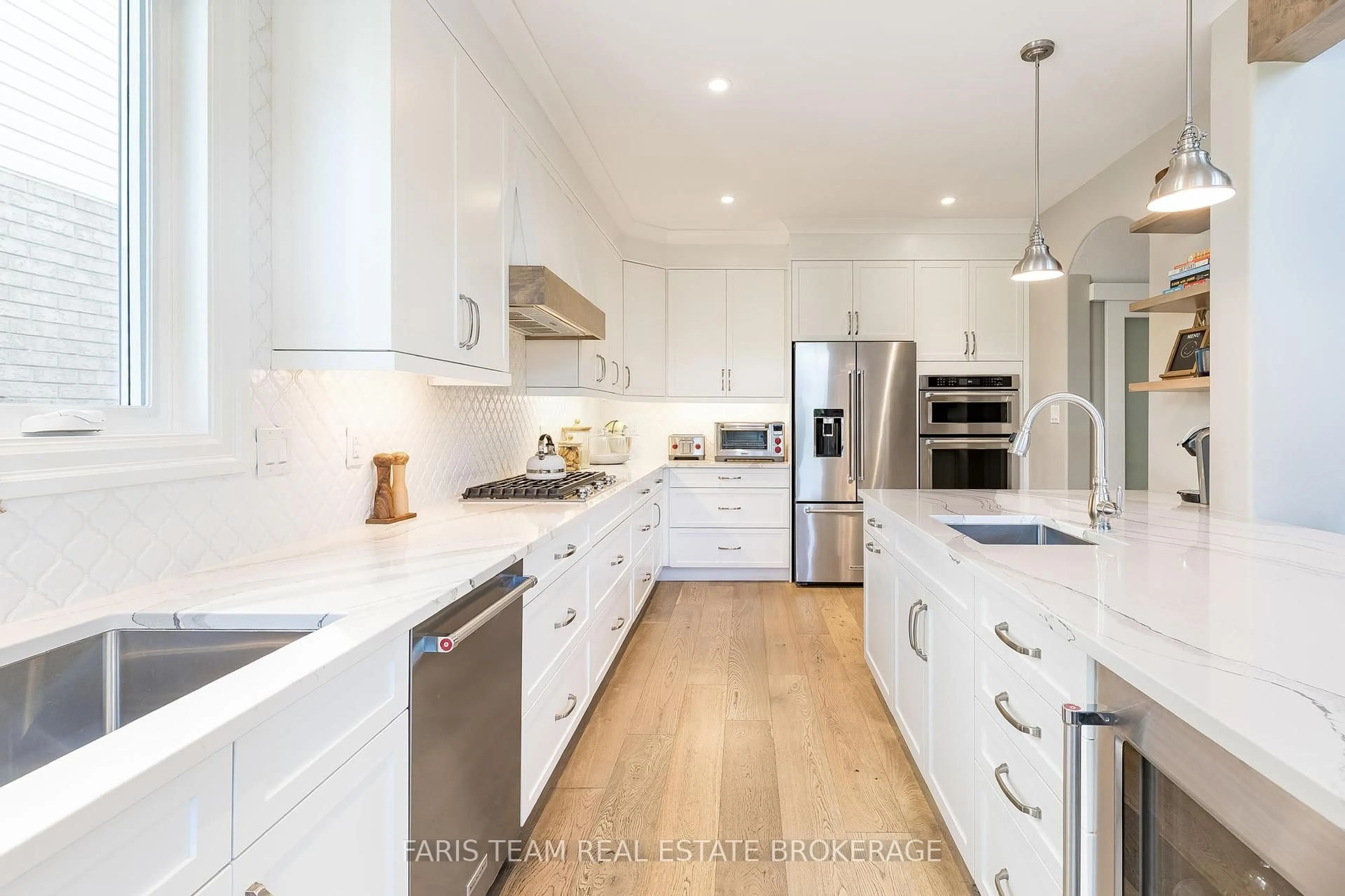 Open concept kitchen, unknown for 50 Birkhall Pl, Barrie Ontario L4N 0K4