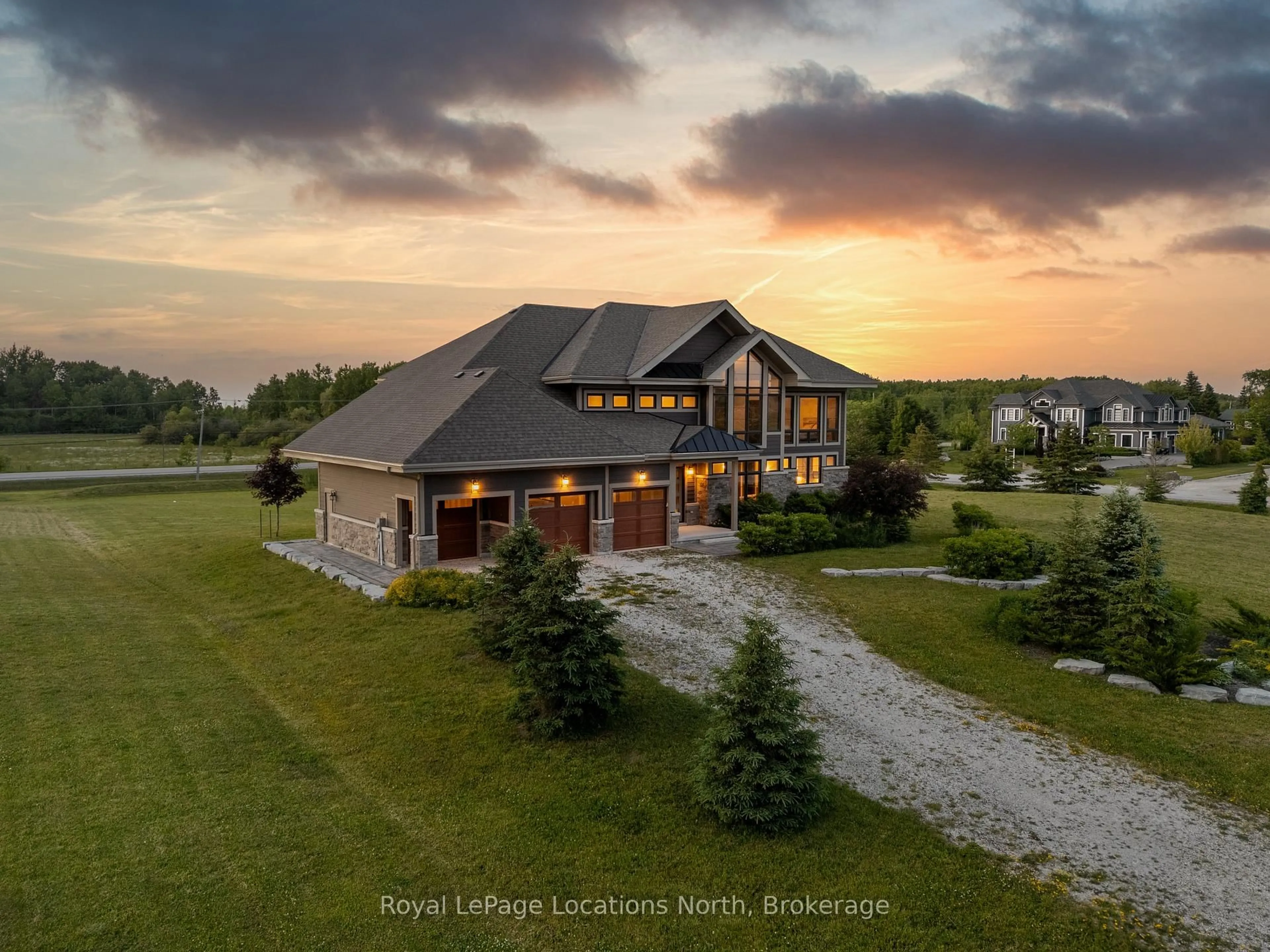 A pic from outside/outdoor area/front of a property/back of a property/a pic from drone, unknown for 11 WINDROSE VALLEY Blvd, Clearview Ontario L9Y 0K2