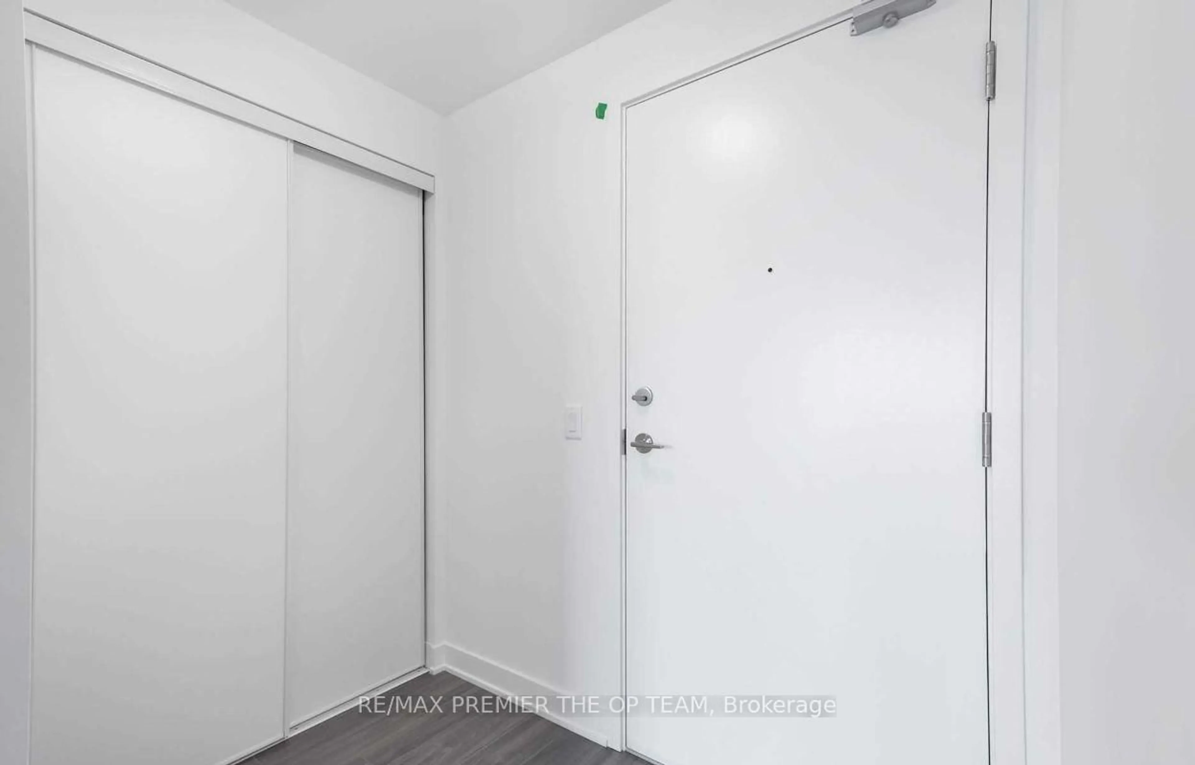 Unknown for 681 Yonge St #416, Barrie Ontario L9J 0K1