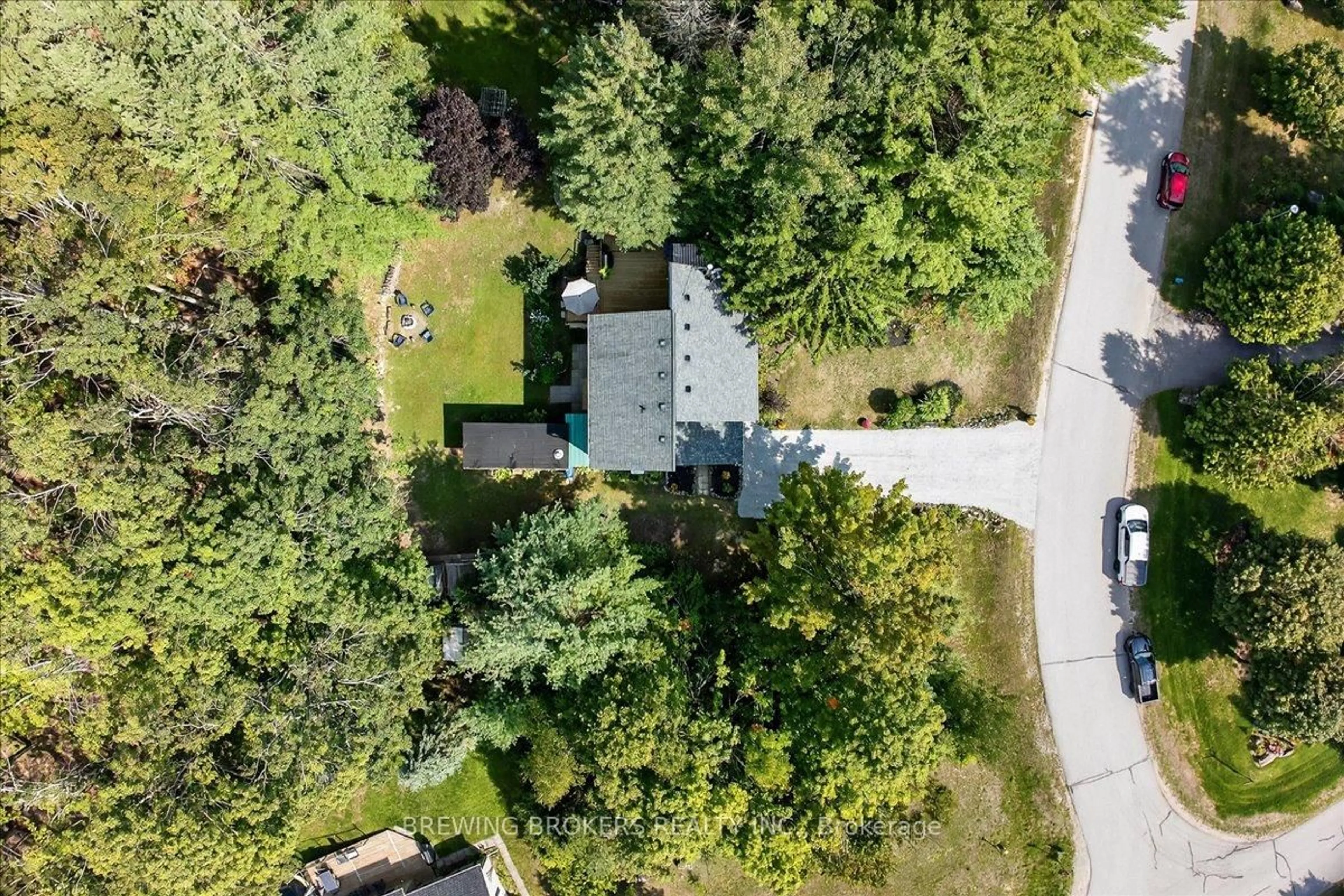 A pic from outside/outdoor area/front of a property/back of a property/a pic from drone, street for 4 Sumac Cres, Oro-Medonte Ontario L0K 1E0