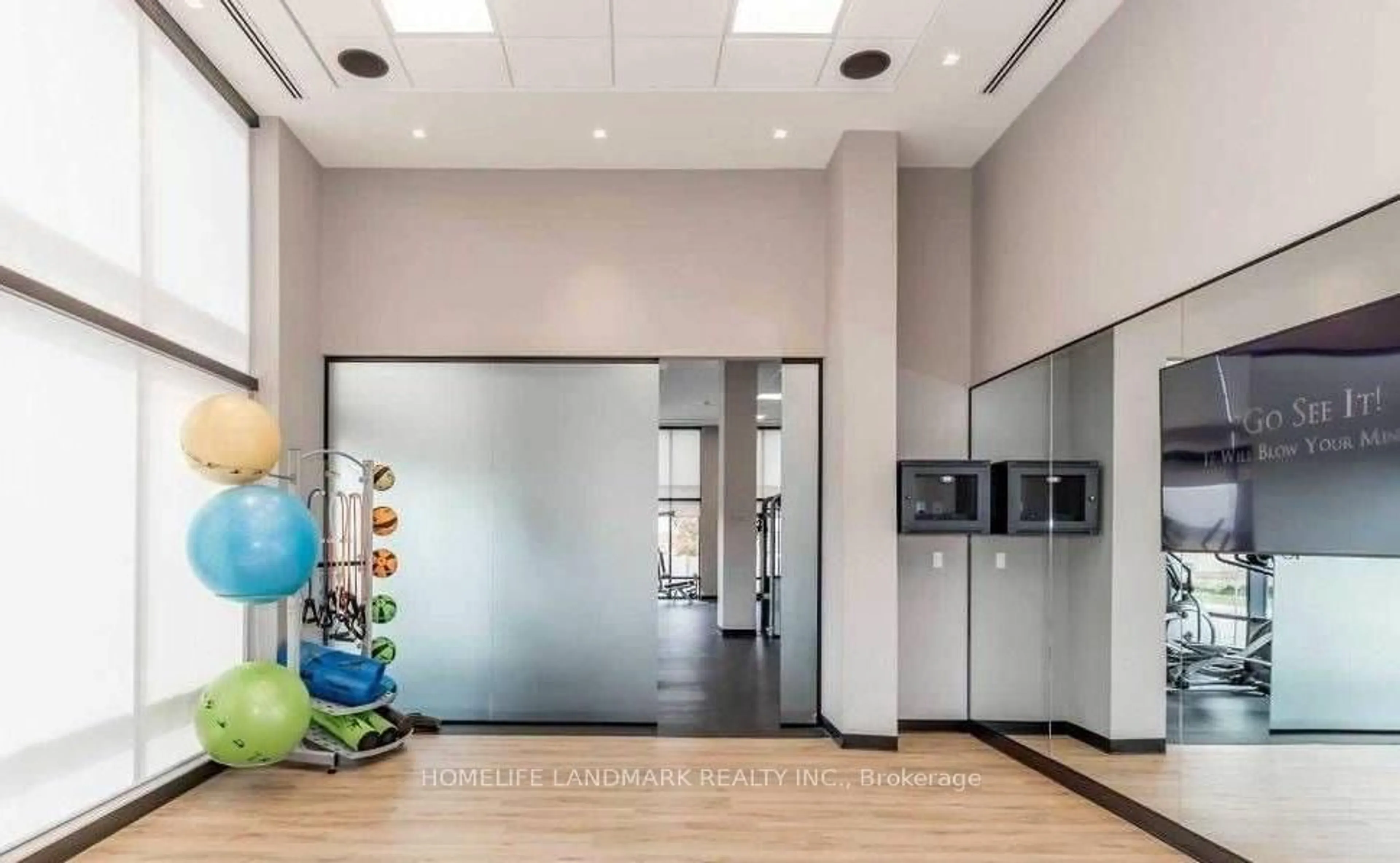 Indoor foyer for 681 YONGE ST St #201, Barrie Ontario L9J 0K1