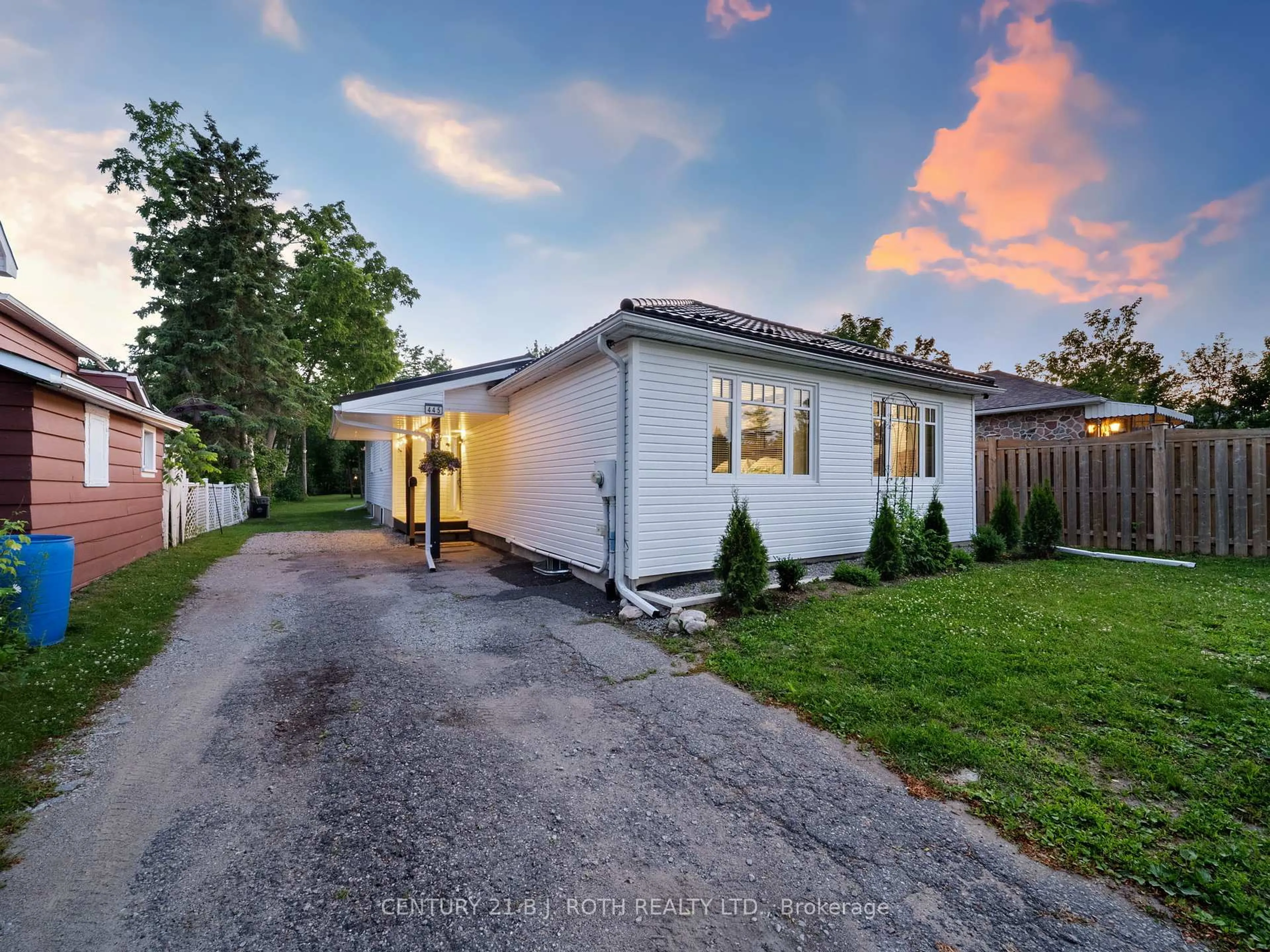 Unknown for 445 Peter St, Orillia Ontario L3V 5A6