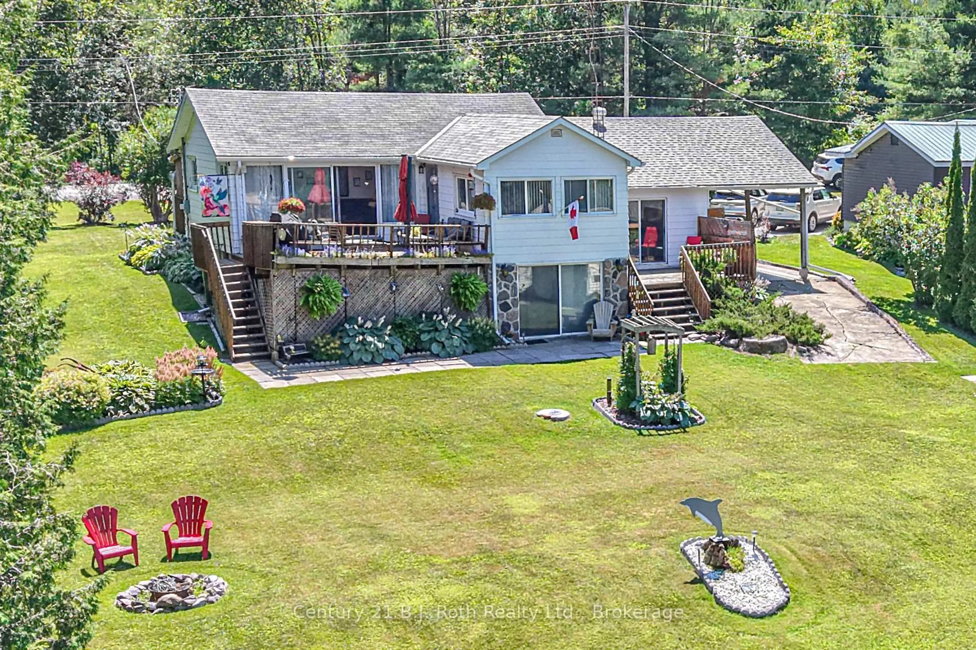 A pic from outside/outdoor area/front of a property/back of a property/a pic from drone, water/lake/river/ocean view for 4202 Canal Rd, Severn Ontario L0K 2B0