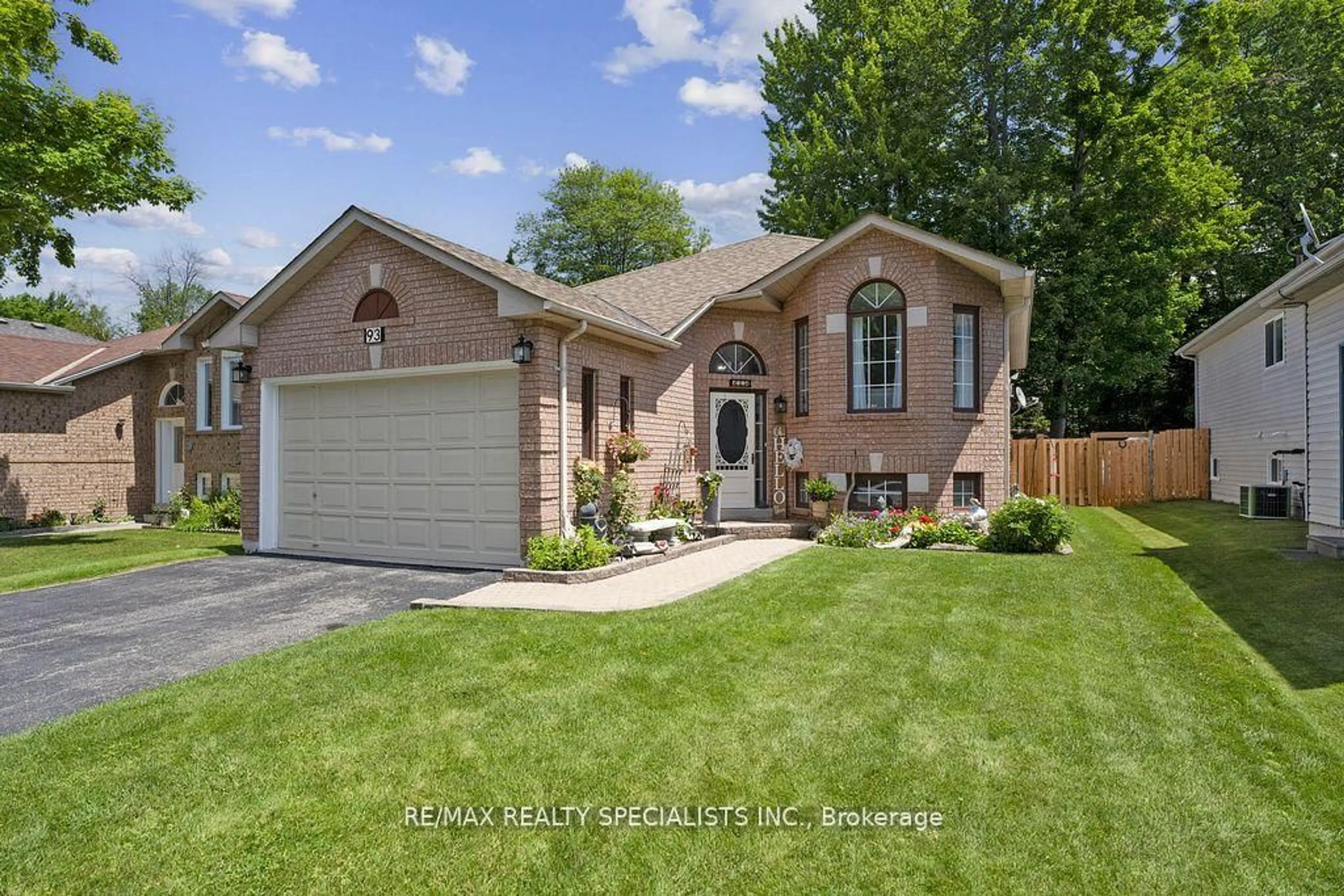 Home with brick exterior material, street for 93 Glen Eton Rd, Wasaga Beach Ontario L9Z 1E8